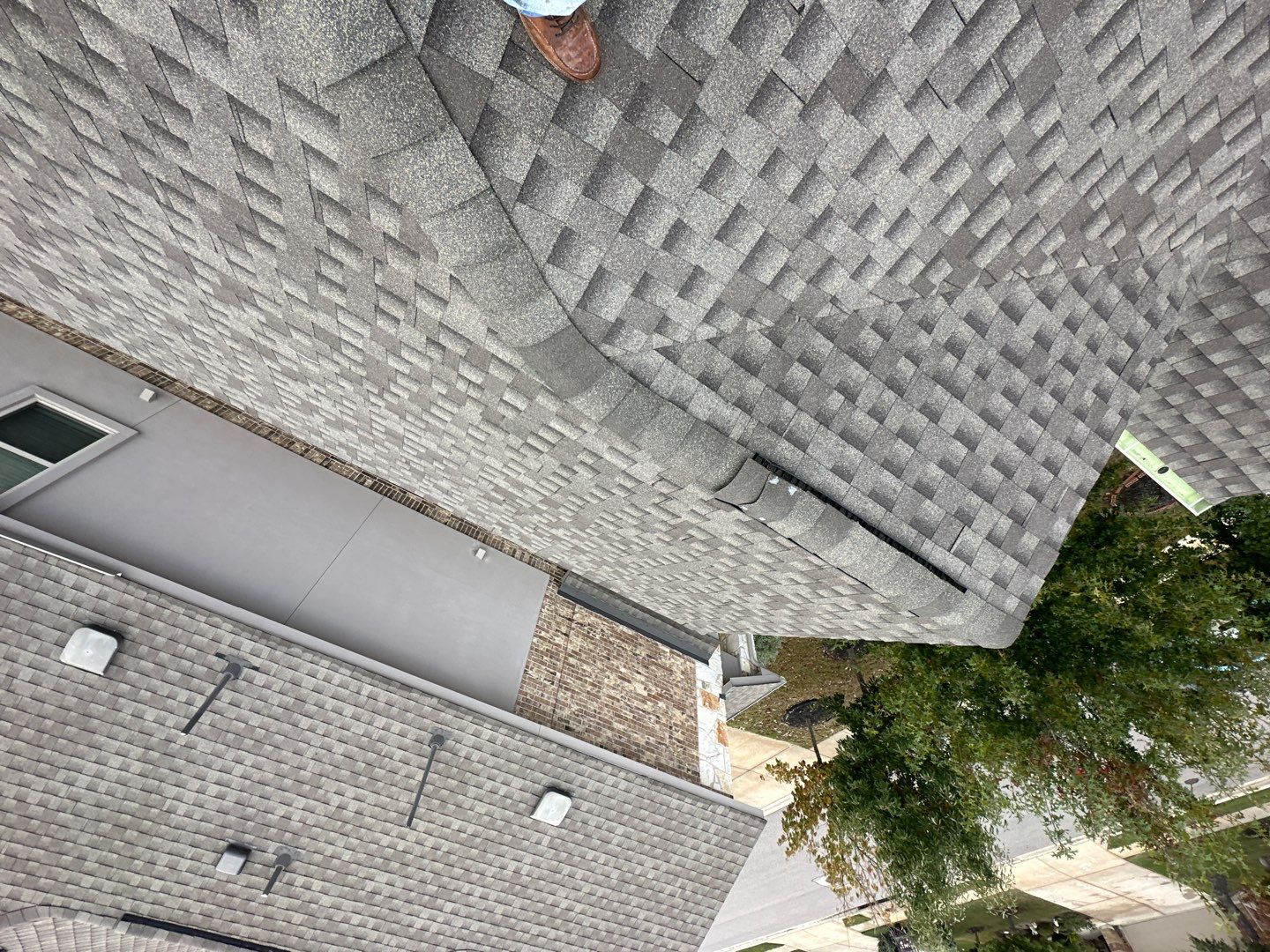 GAF HDZ - Weathered Wood by Elite Roofing LLC