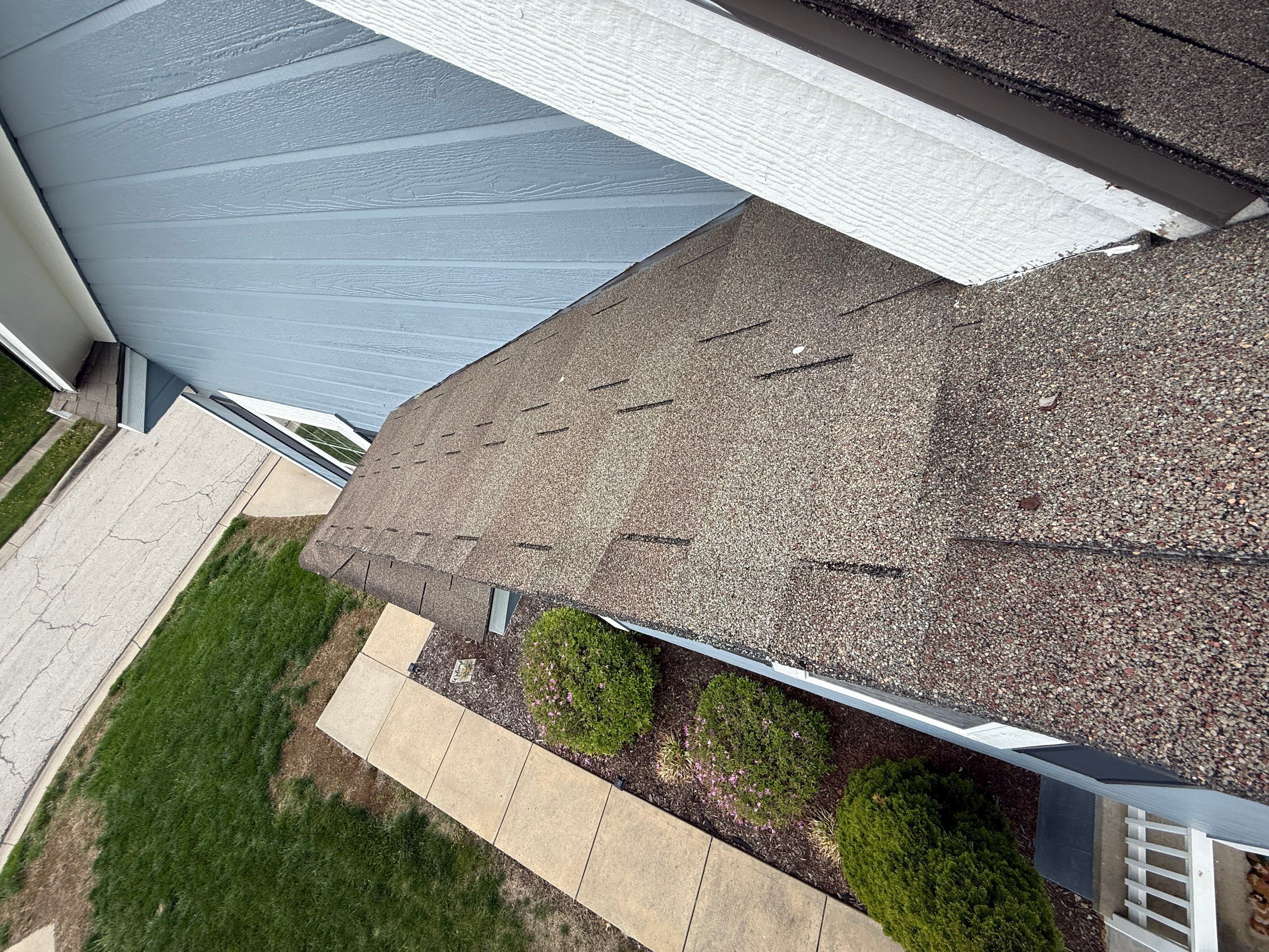 Grain Valley Residential Roof Replacement Featuring GAF Timberline HDZ Shingles by Summit Roofing