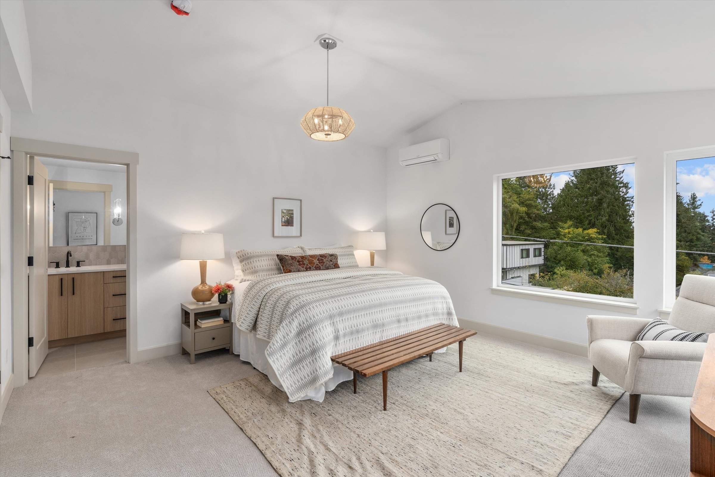 Maple Leaf 6-unit new construction by LinMak Construction