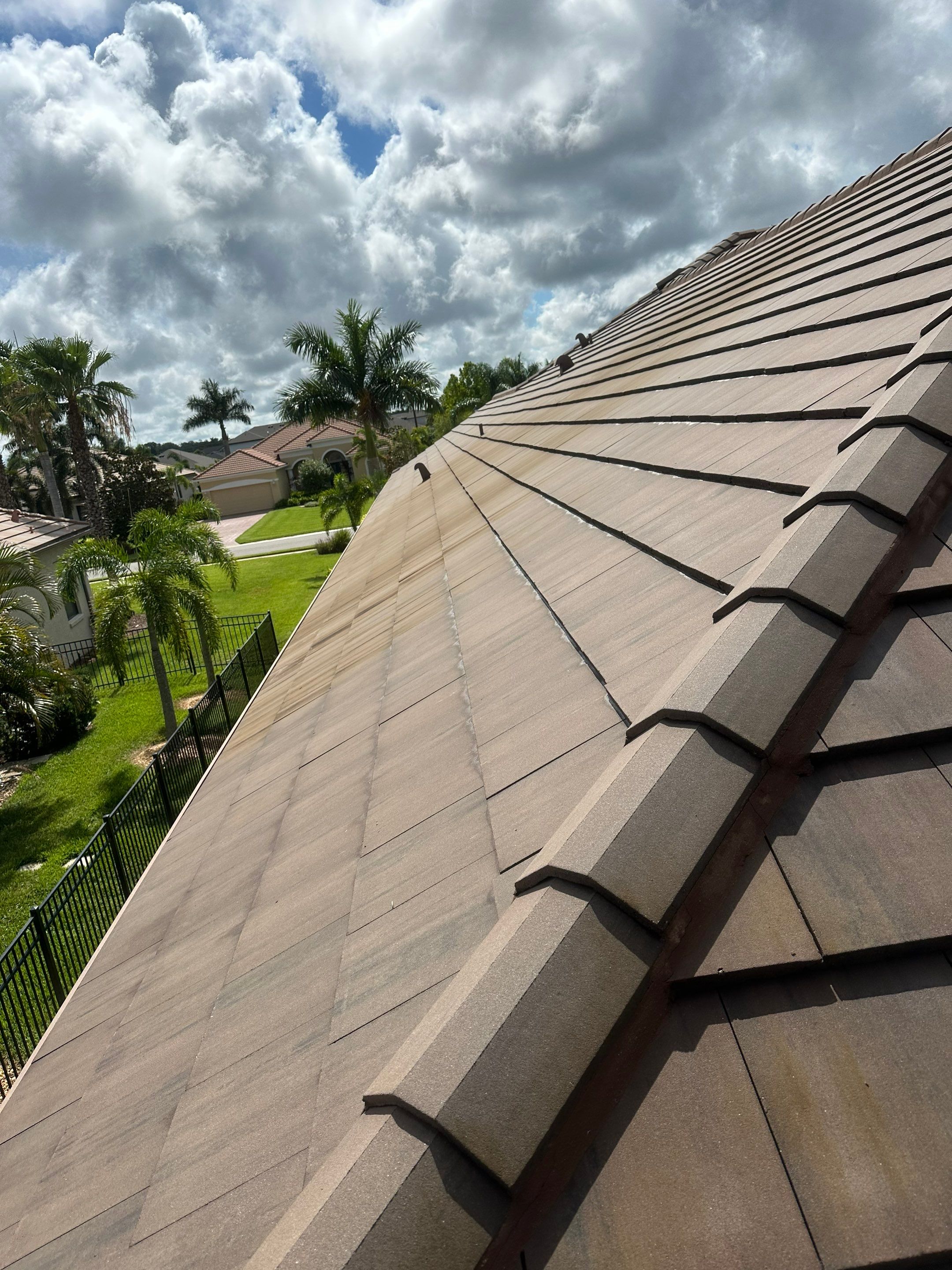 Flat Tile Roof Cleaning, House Wash & Sidewalk Cleaning in Enclave at Country Meadows, Bradenton, FL | Sunshine AquaWash by Sunshine AquaWash