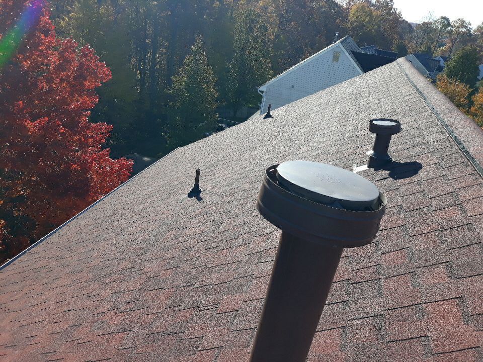 Woodbridge: CertainTeed Landmark Designer Shingles in Cottage Red by RM Banning, Inc.