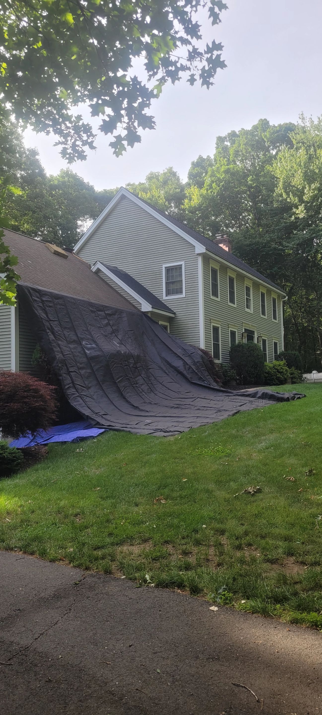 Homeowners in East Hampton, CT get a new roof by DiGiorgi by DiGiorgi Roofing and Siding Inc