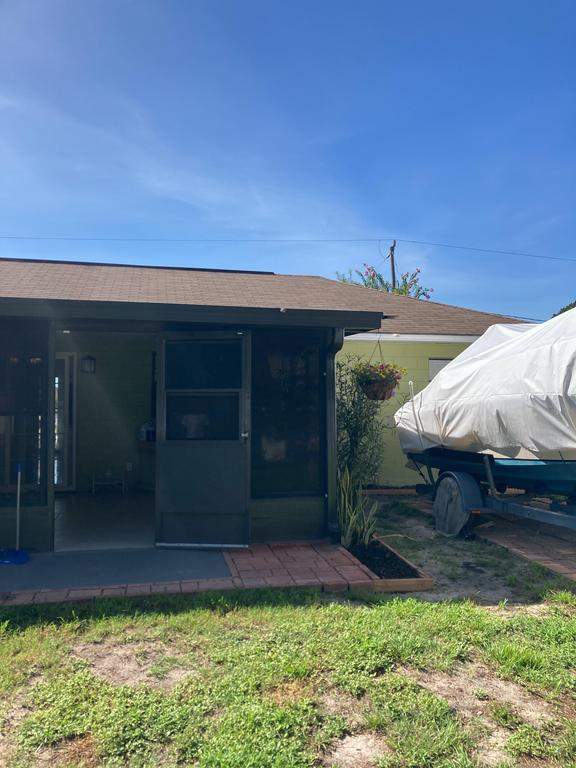 Shingles Reroof Replacement Deltona FL by Pinnacle Roofing Group