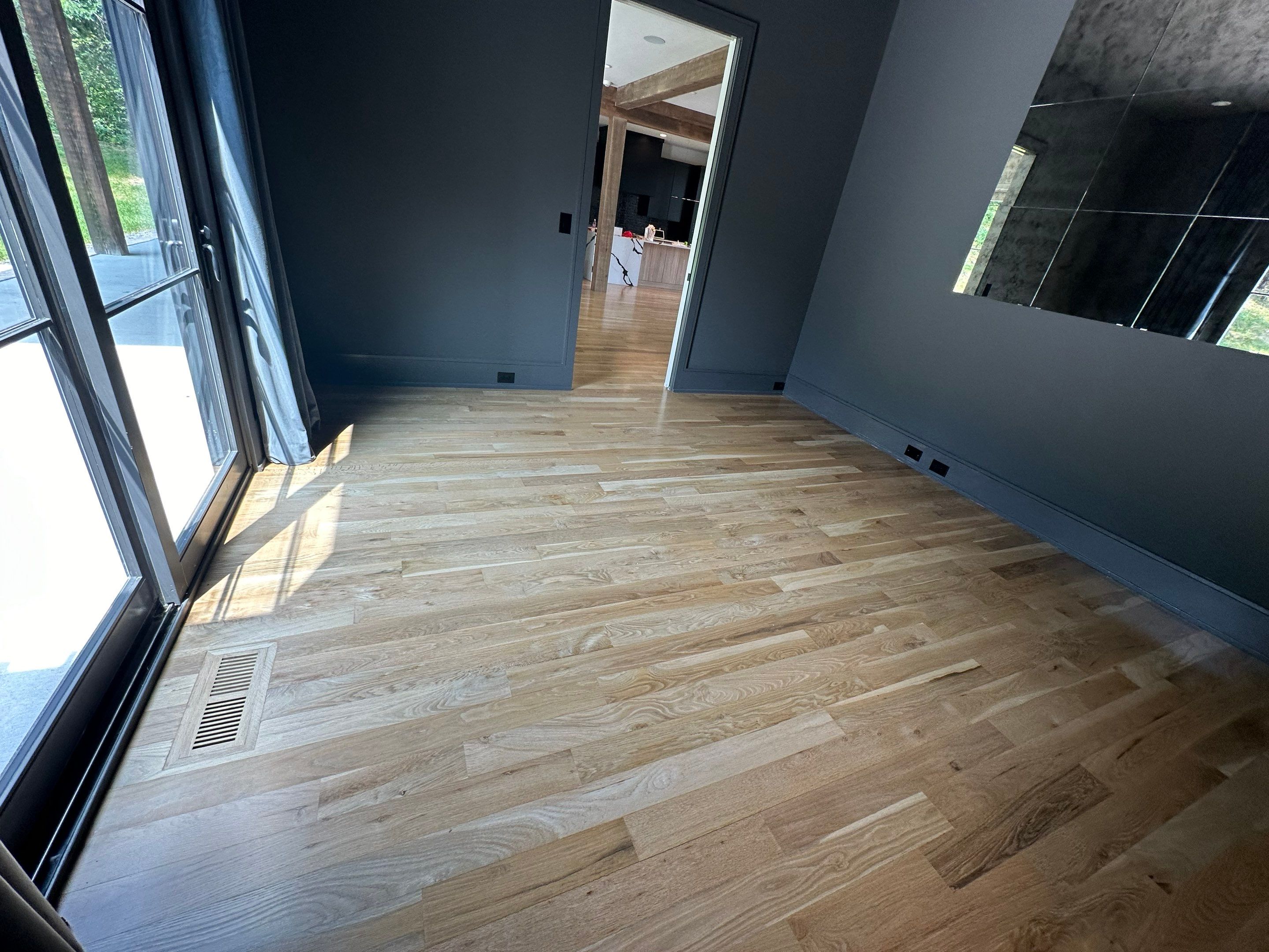 Interior Paint and Flooring in Nashville by Music City Improvements