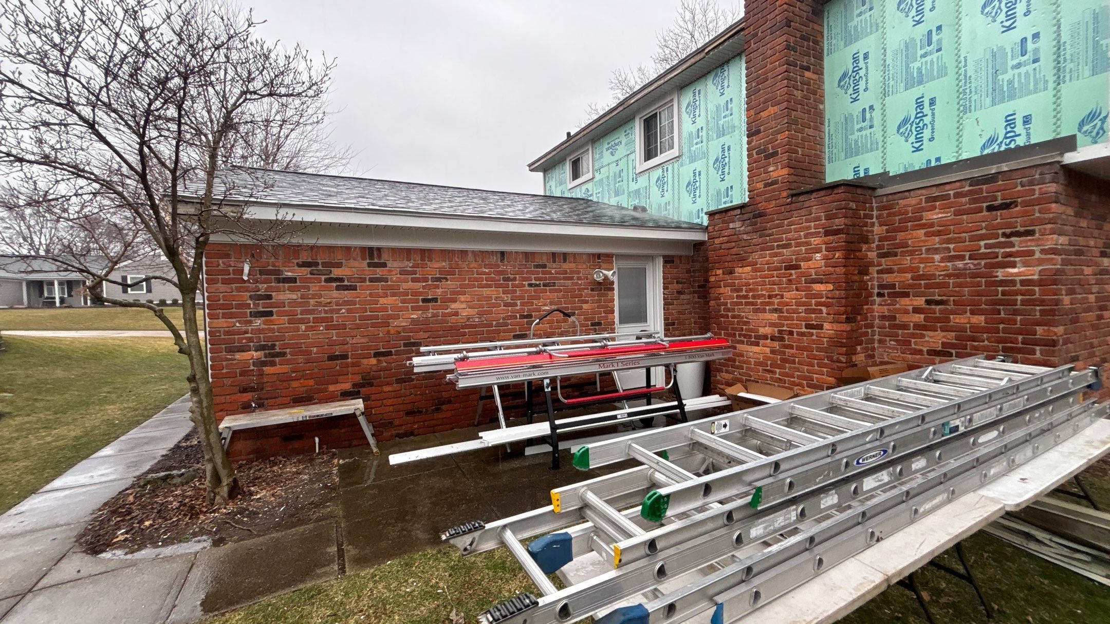 Siding Replacement using Alside Charcoal Smoke and Roof Replacement using Owens Corning Peppercorn by 180 Contractors