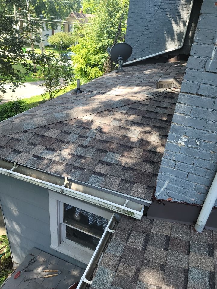 ATLAS PINNACLE COLOR: MAJESTIC SHAKE DRIP EDGE: WHITE by Eagle Eye Roofing