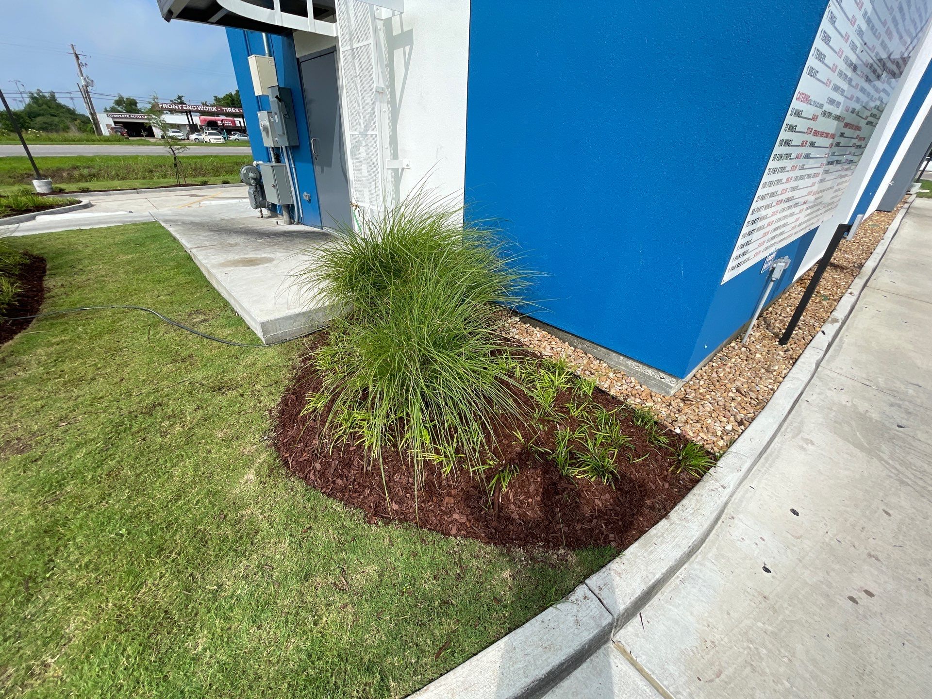 COMMERCIAL: HEDGE TRIM / BED CLEAN / MULCH INSTALL using BROWN MULCH "BARK BRITE" by CutScape, LLC.