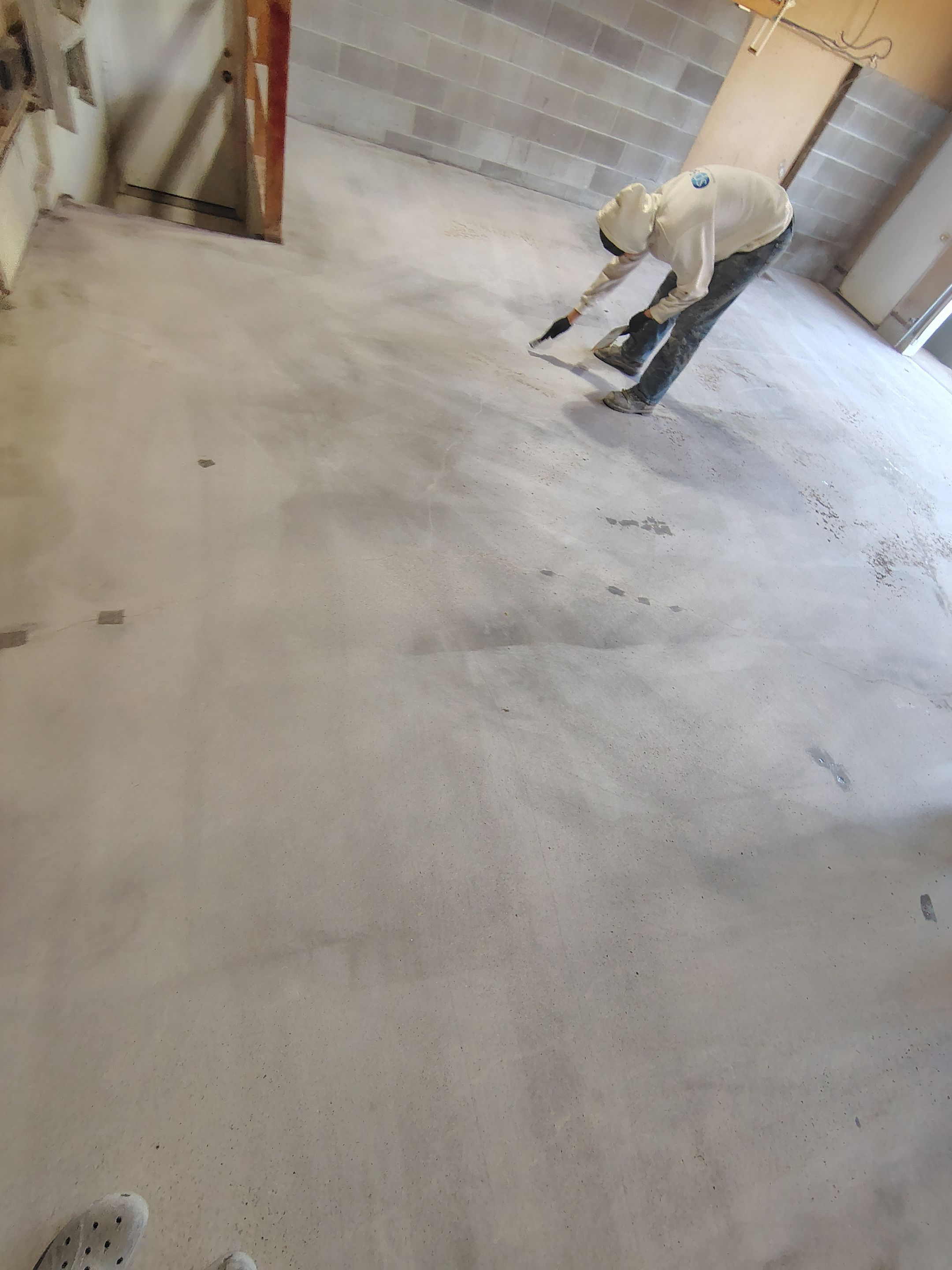Sioux Falls Garage Epoxy Floor Installation and Concrete Crack Repair by Select Painting, Coatings & Garage Cabinets