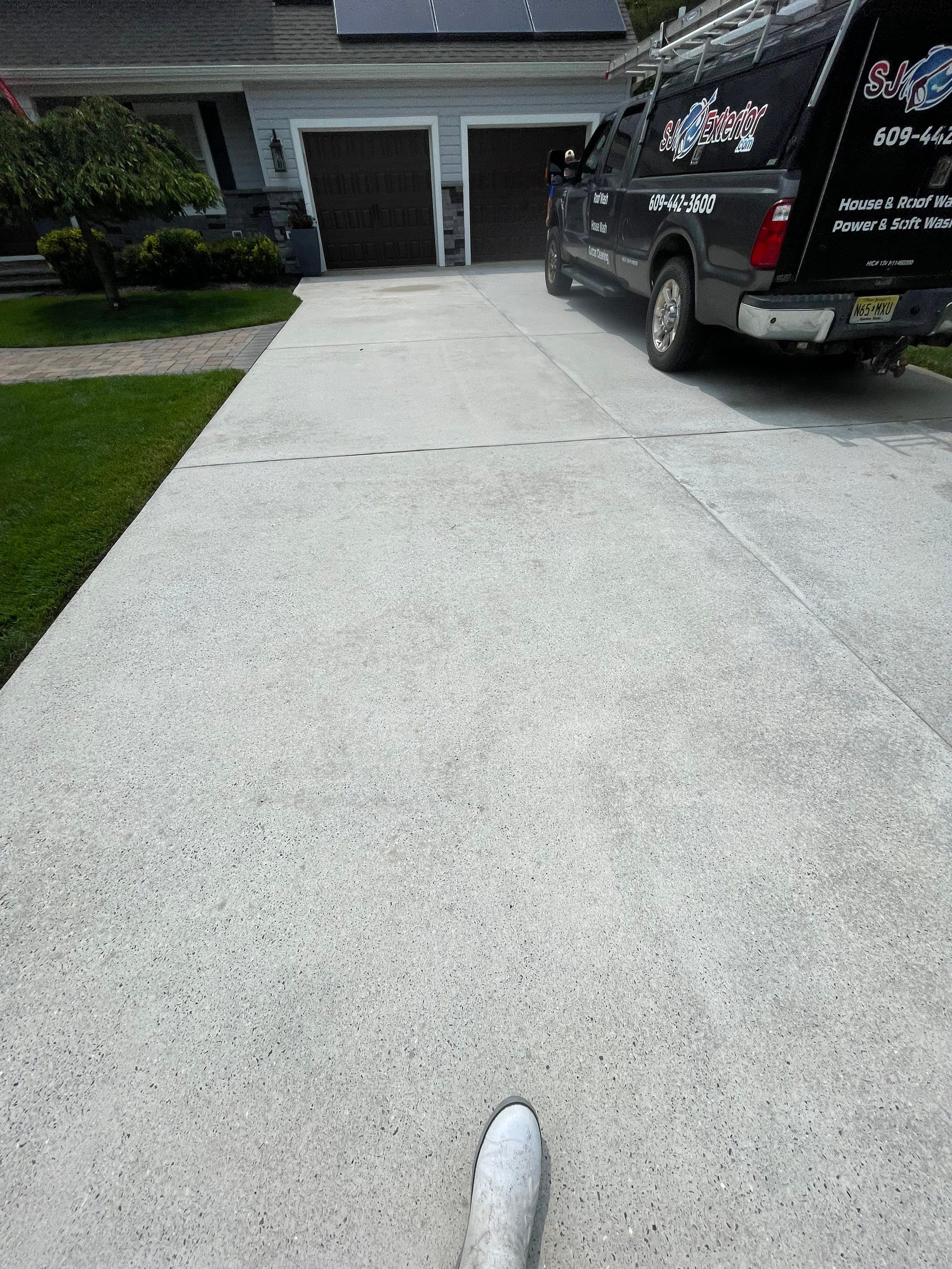Concrete Cleaning by SJ Exterior