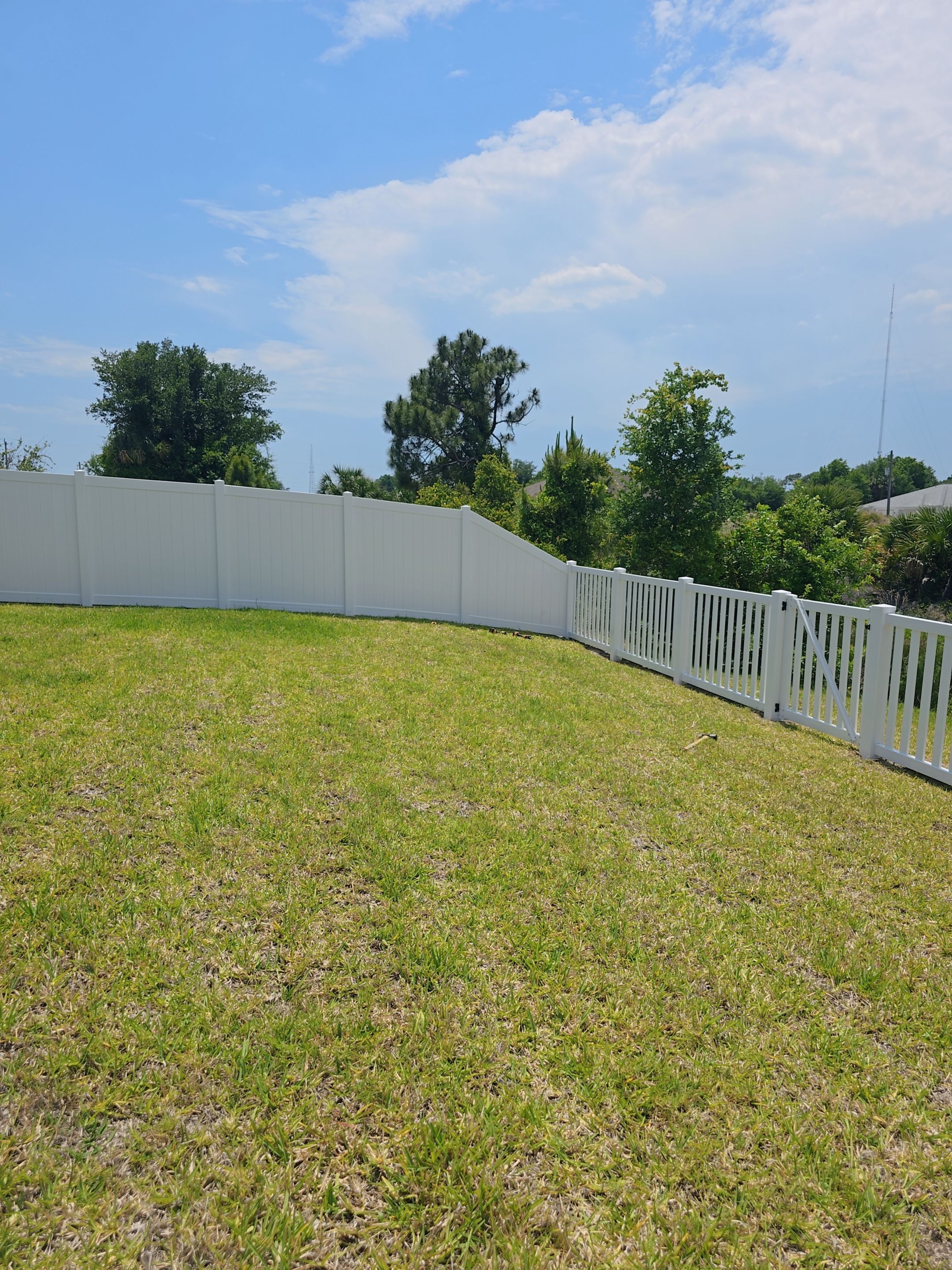 Vinyl Fence Install in Port Charlotte by True Fence LLC
