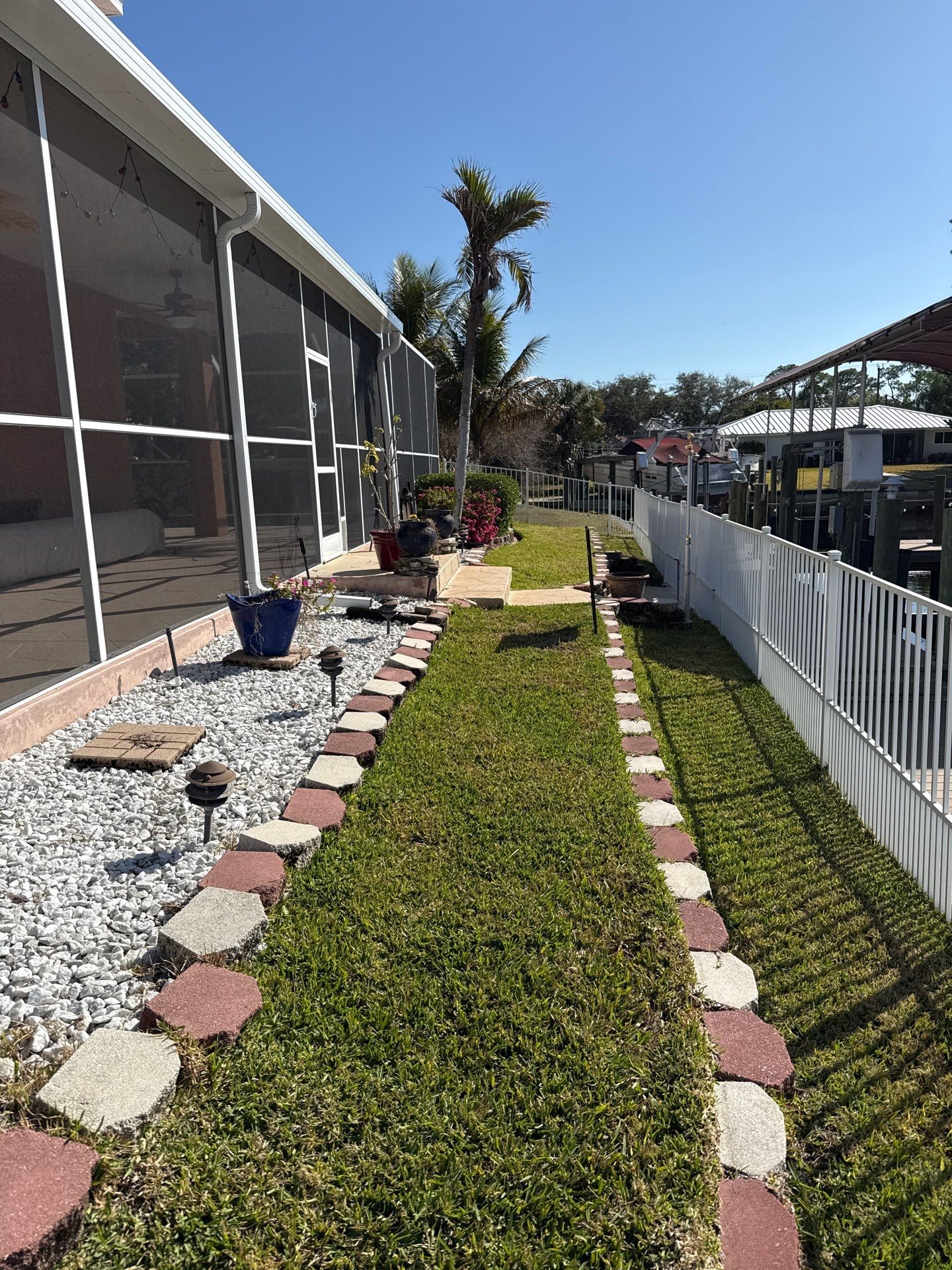 7 inch seamless gutters using Seamless Aluminum Gutters in Fort Myers, FL by Gutter Professors