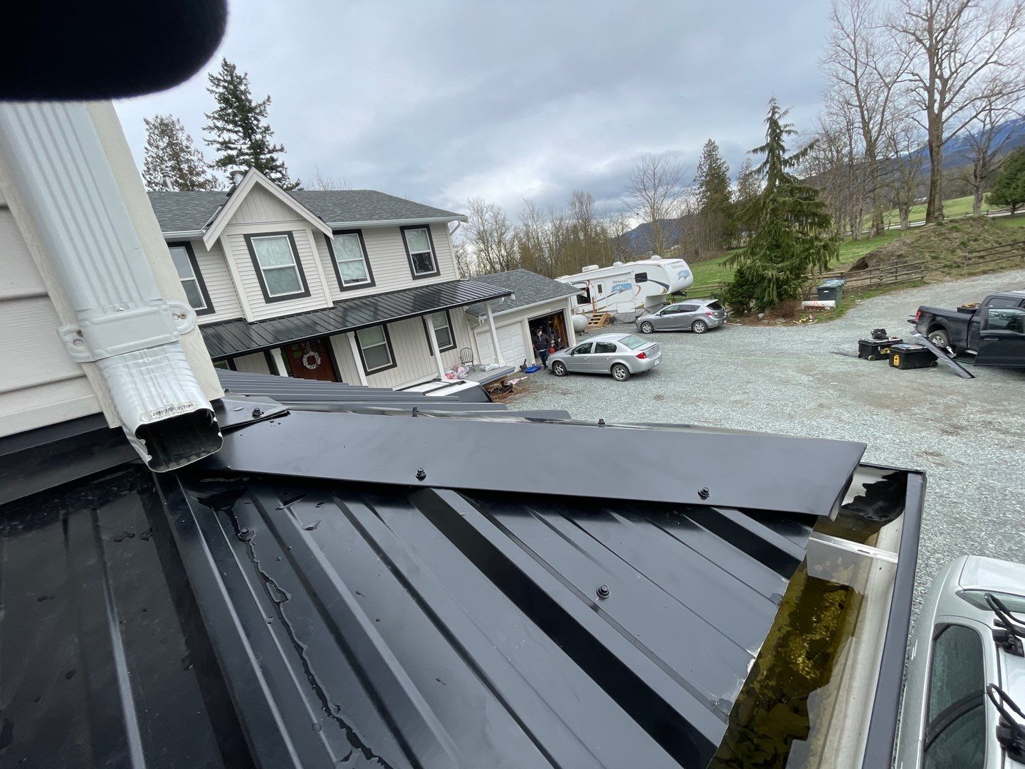 Residential Roofing Installation using OC Oakridge shingles and Duraclad Accent roof by Top Notch Roofing Inc