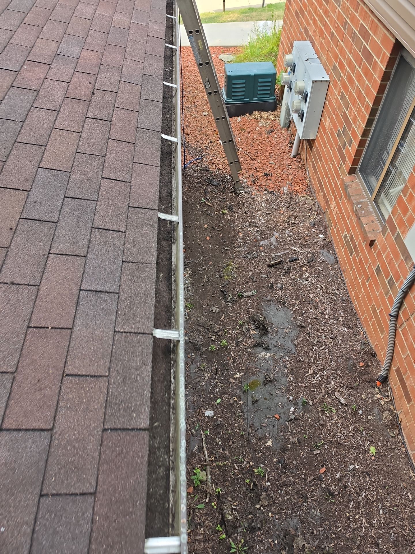 HOA gutter cleaning after photo.