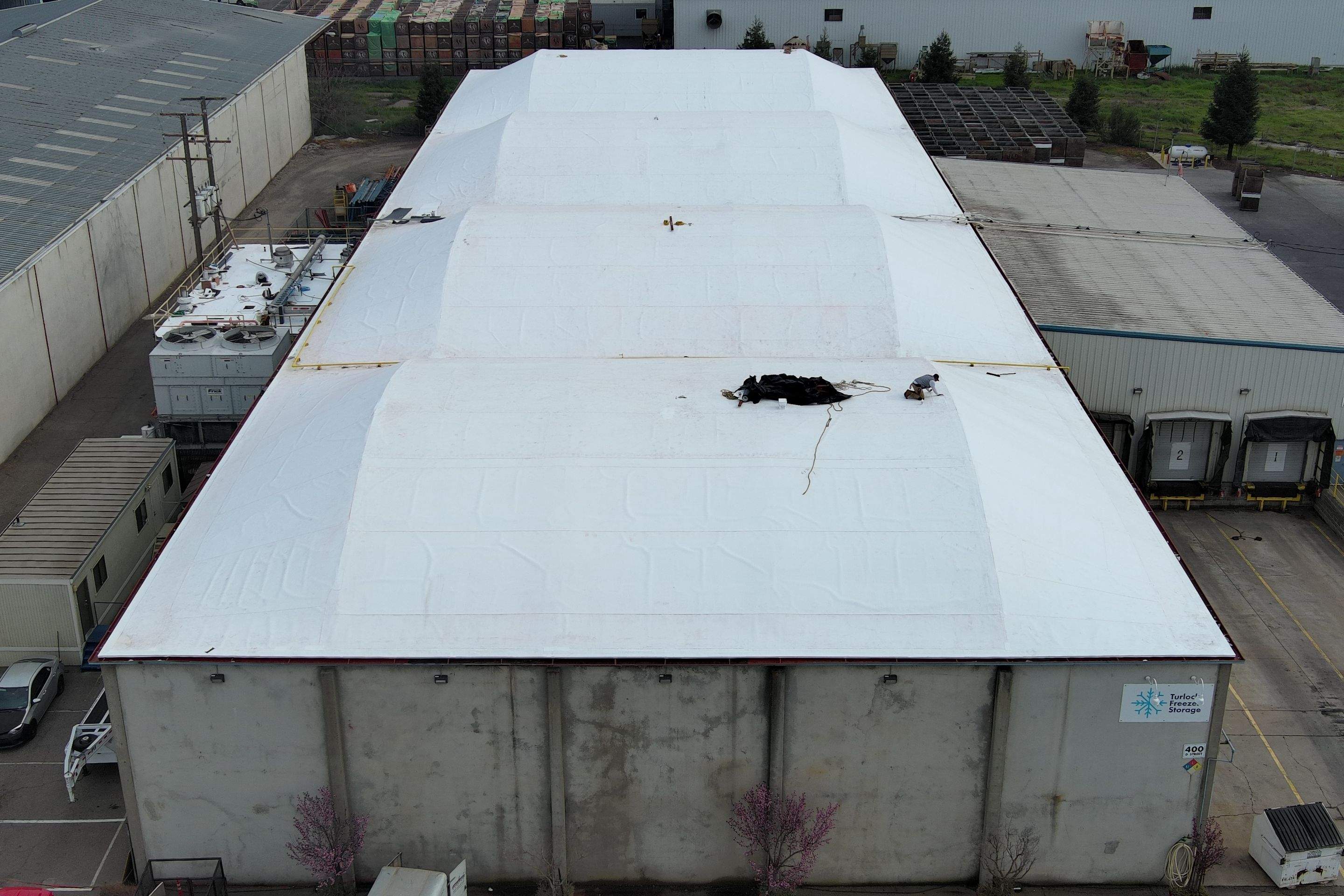 TPO single-ply roofing system using GAF Single-ply TPO 60 mil with 1.5 inch ISO board insulation by Straight Edge Roofing Inc