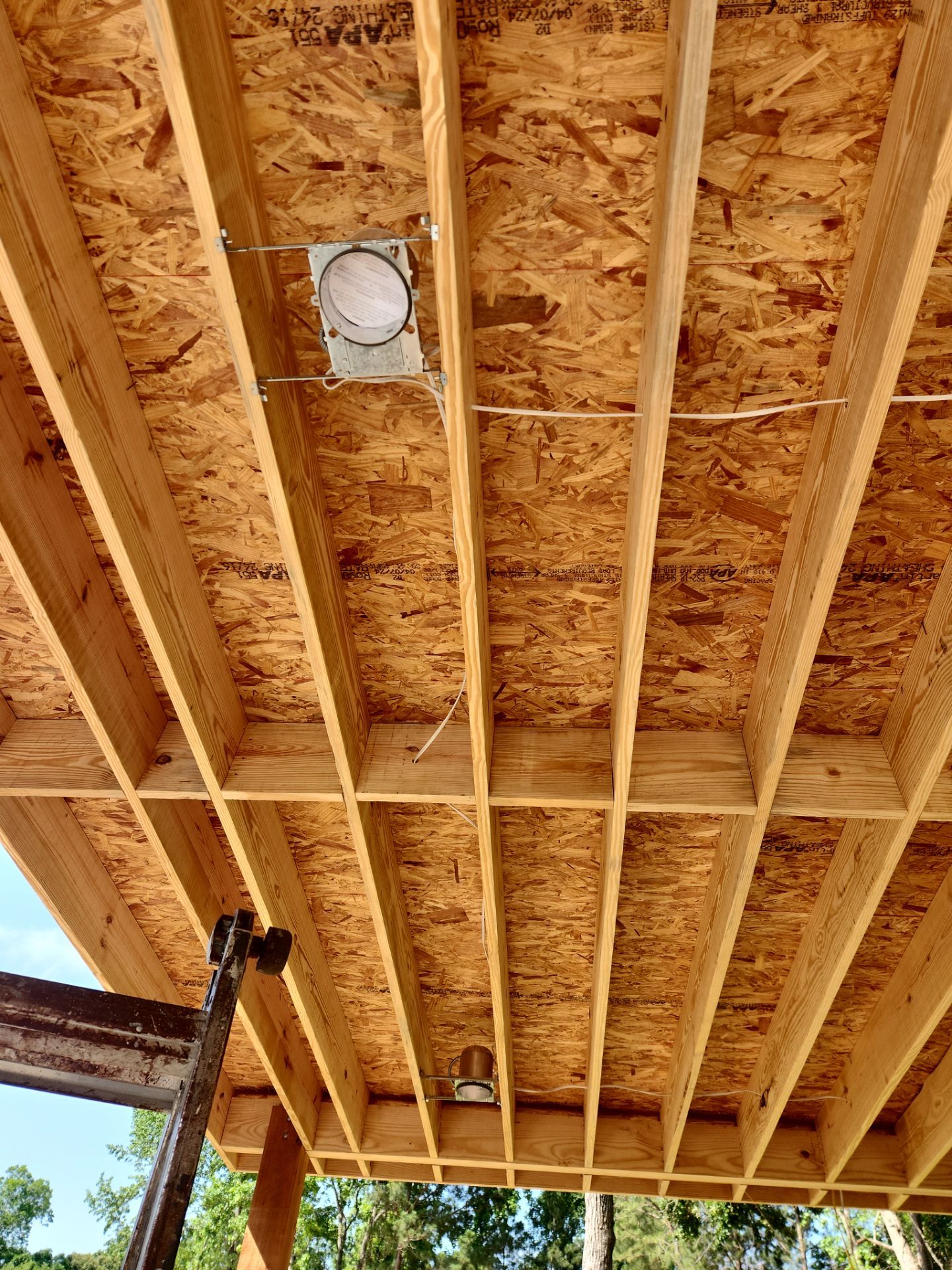 Modern Patio Cover and Kitchen in Montgomery by SophAlx LLC