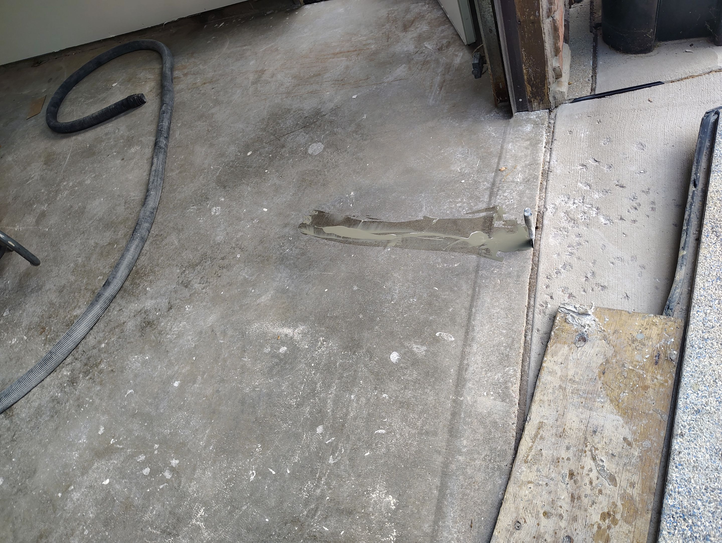 Sioux Falls Garage Floor Coating with Speckled Flake Finish by Select Painting, Coatings & Garage Cabinets