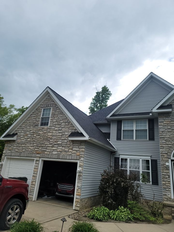 Brand: Atlas Pinnacle Color: Pristine Scotchgarde Black Shadow Drip: White by Eagle Eye Roofing