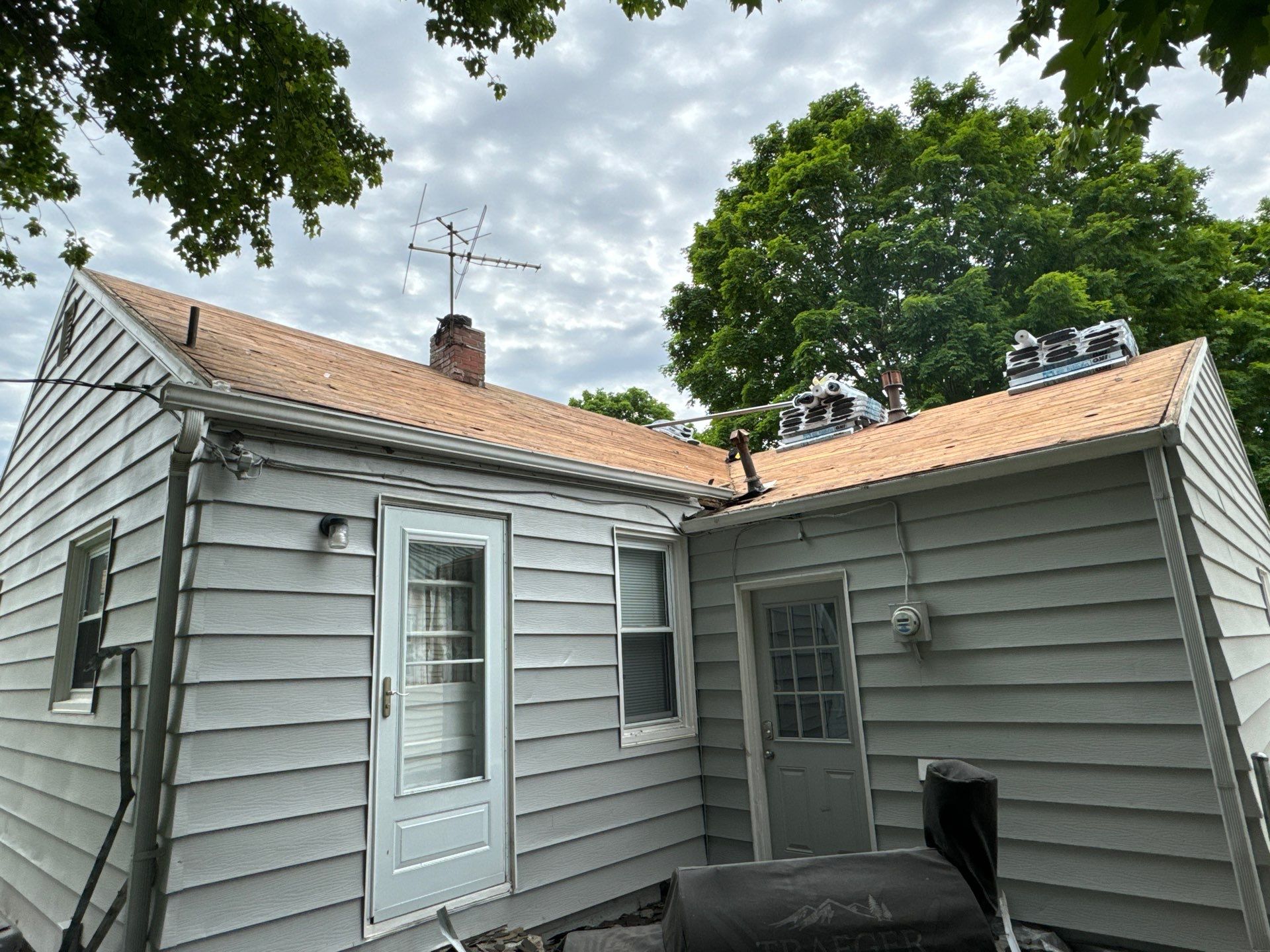 NKC Happy Blues by EEC Windows, Siding & Roofing