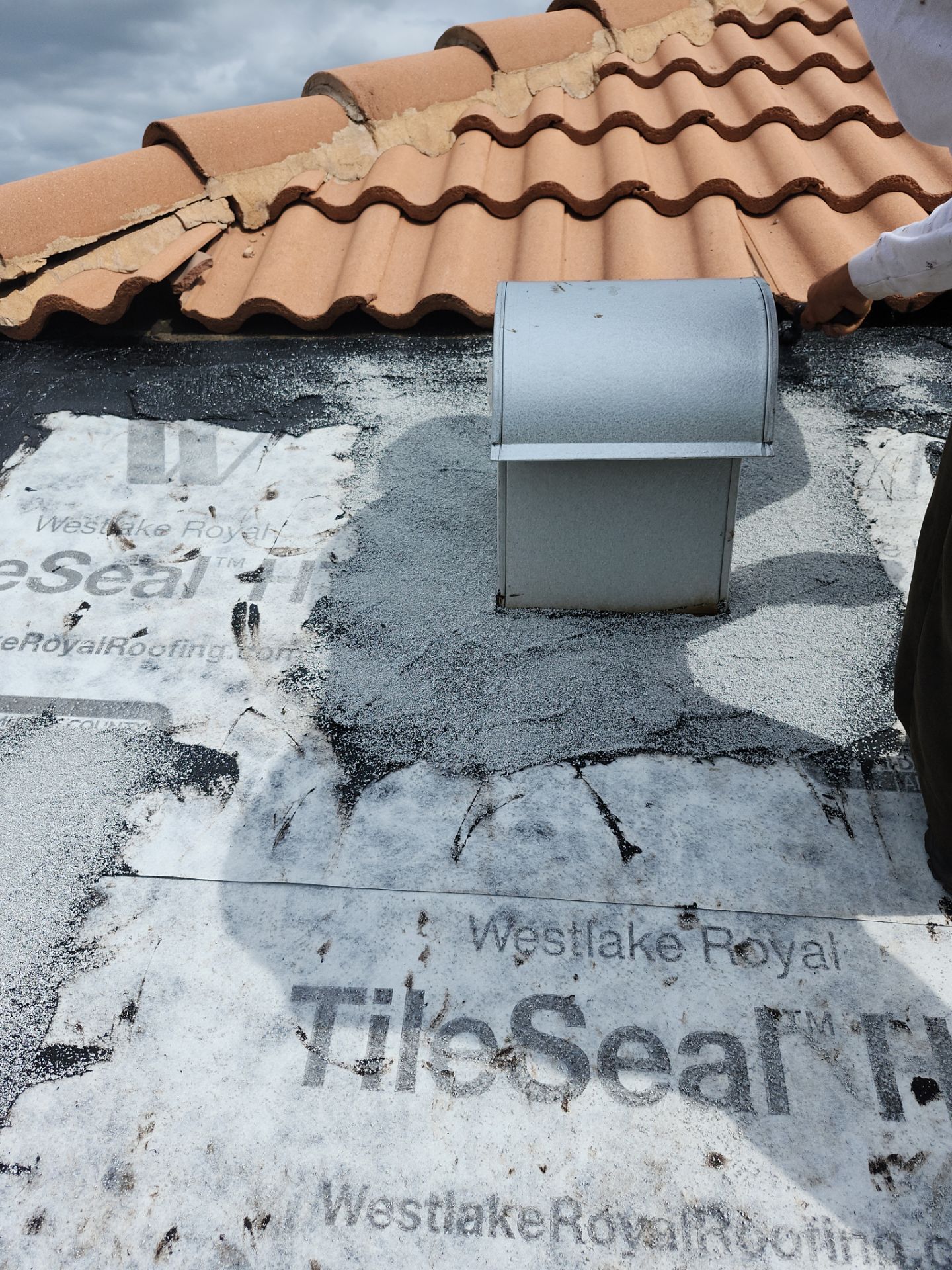 Tile Roof Repair in West Palm Beach – Expert Restoration & Leak Fixing by Aastro Roofing