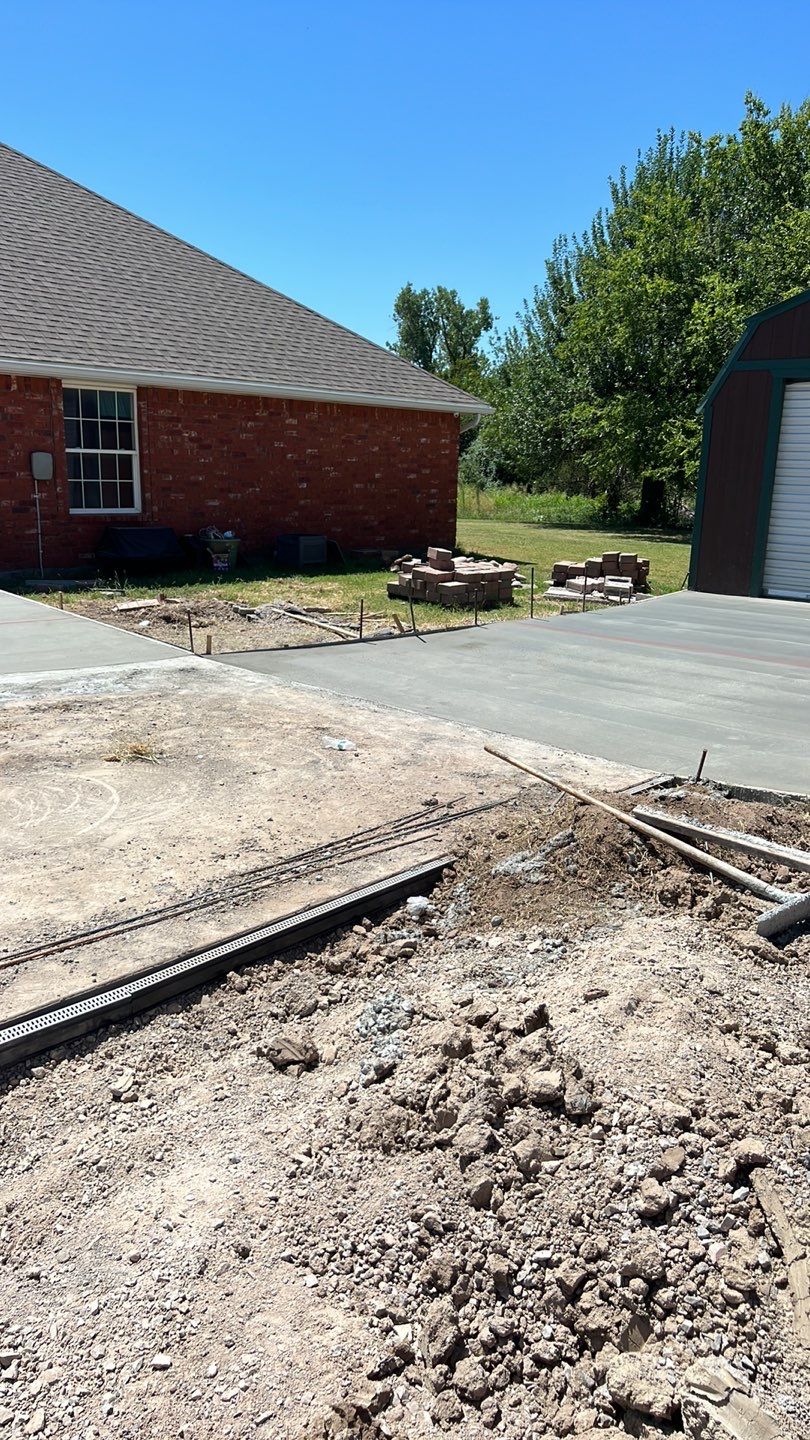 1000' Drive and Patio using Concrete by Clays Services Inc