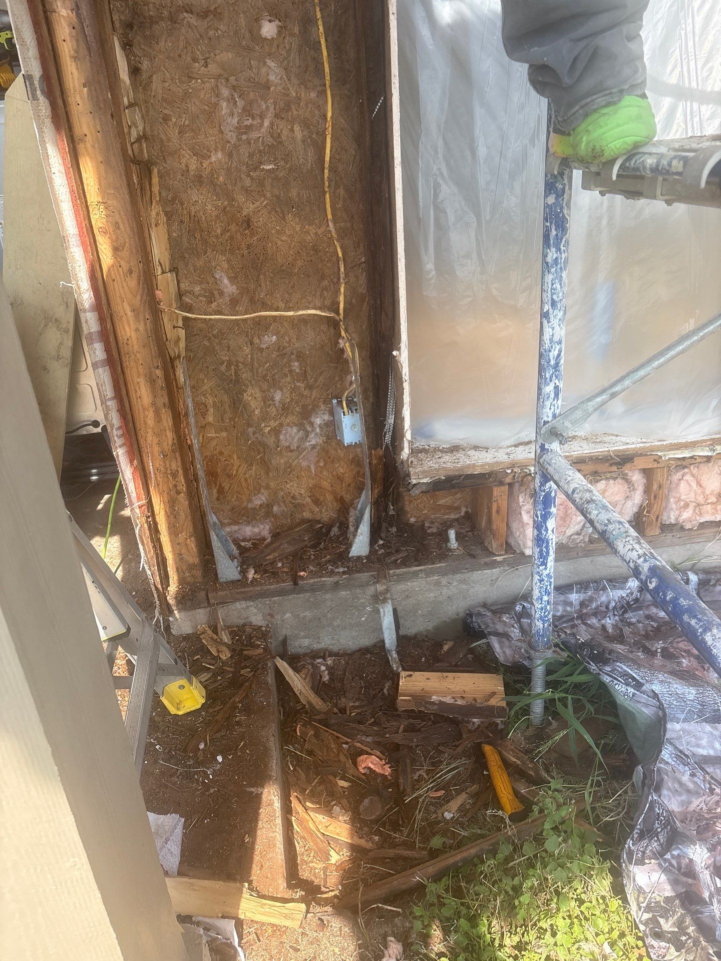 Poorly installed Windows WILL Destroy a home! by Bayfront Roofing and Construction
