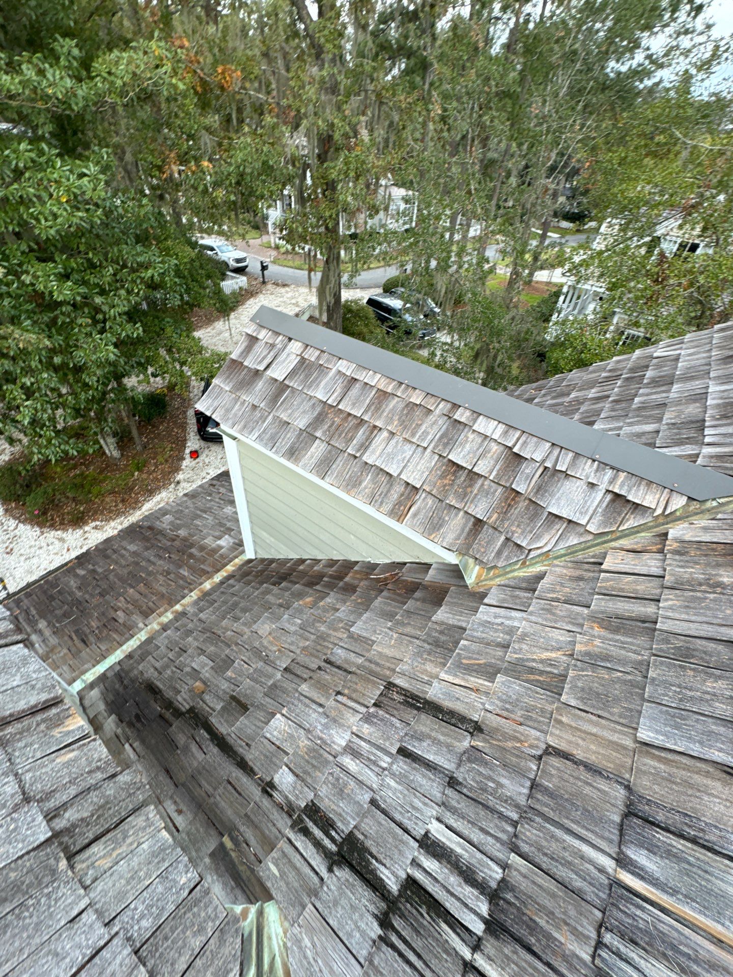 A Ford Plantation Classic by A Good Roofer Near Me