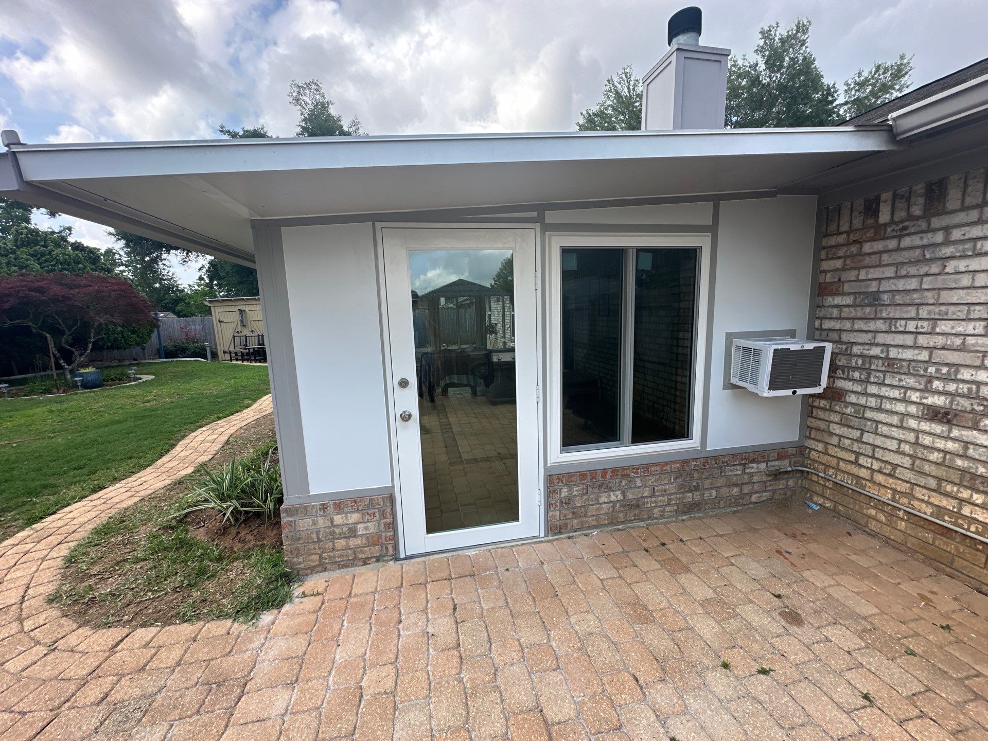 Glass Room using Colorbeam by Titan Sunrooms