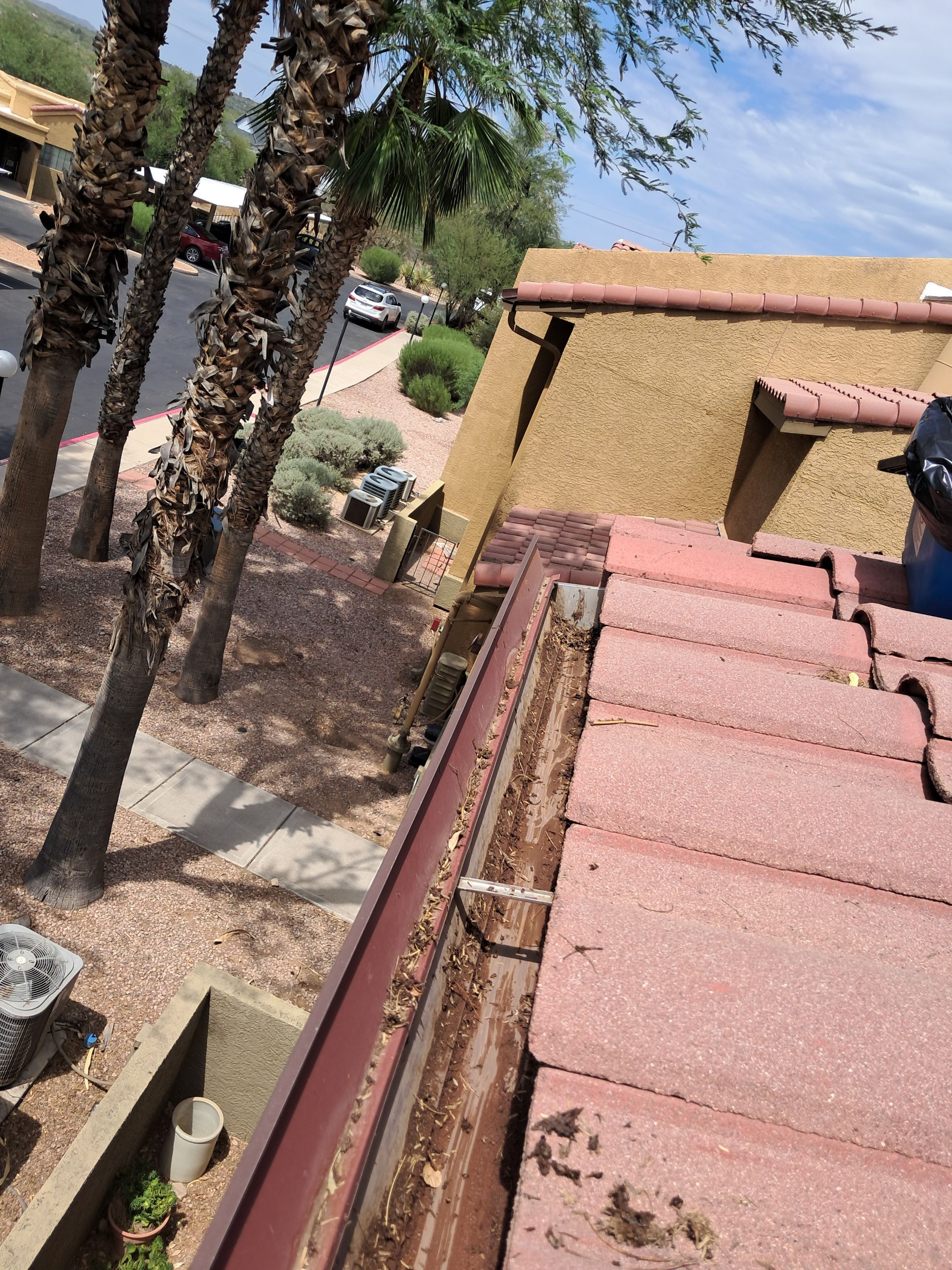 HOA gutter cleaning after photo.