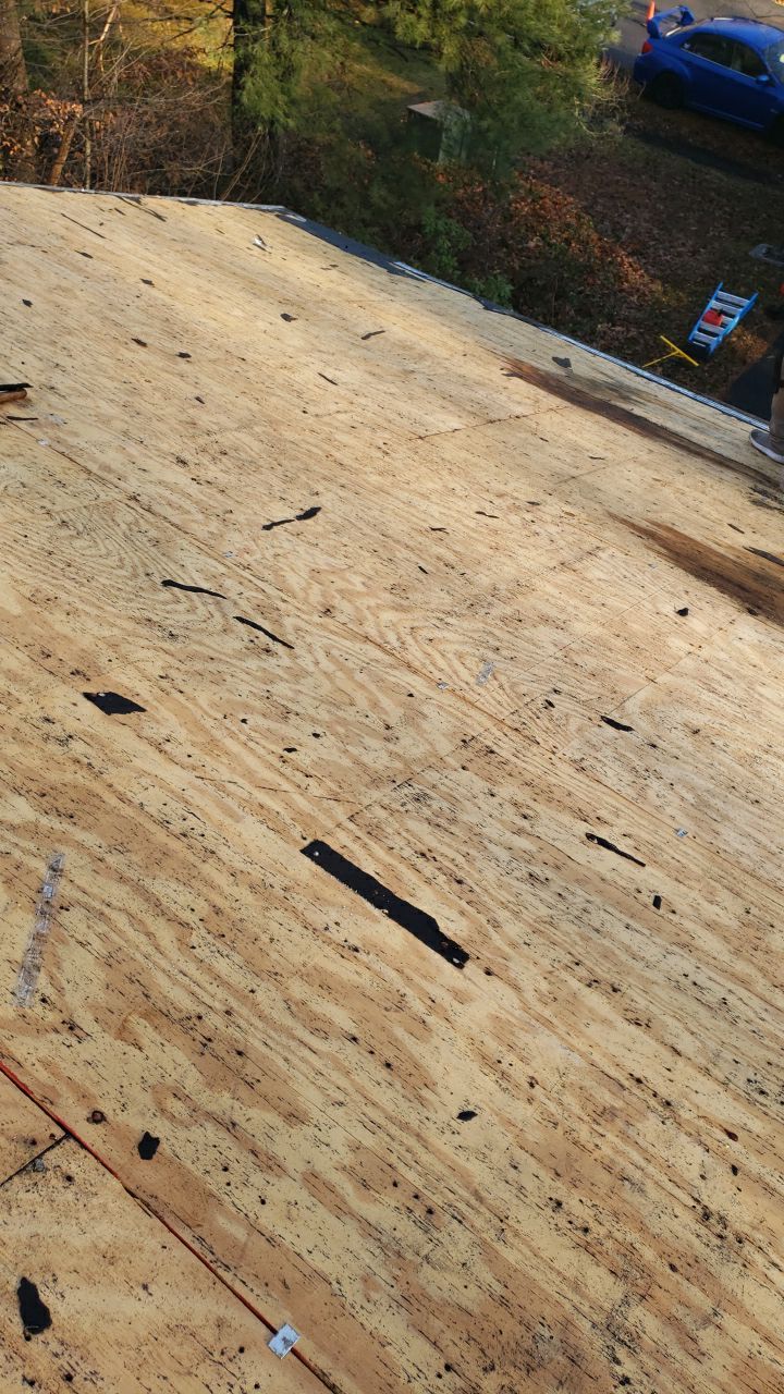 Manassas: CertainTeed Landmark Designer Shingles in Charcoal Black by RM Banning, Inc.