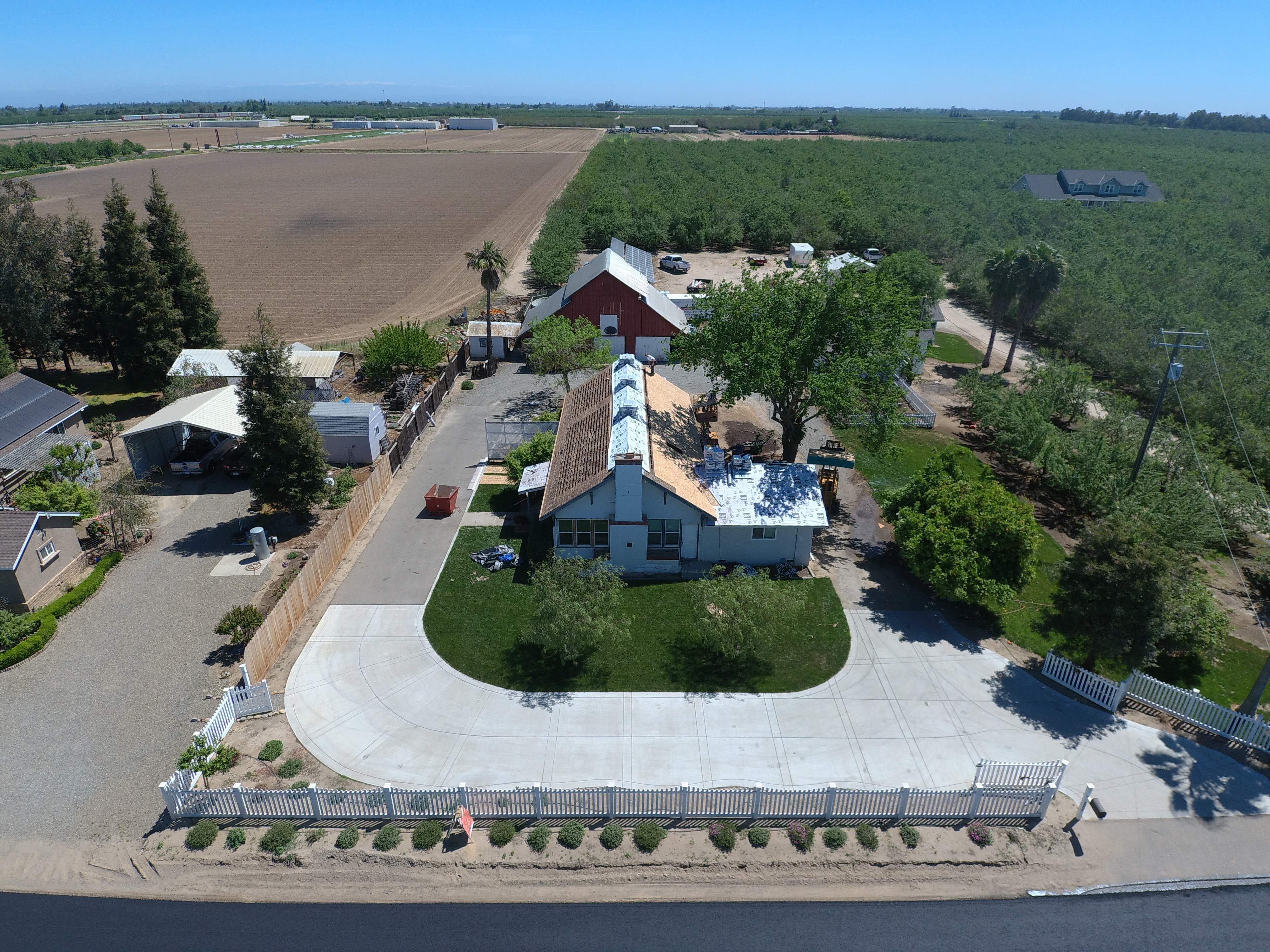 Residential Roofing Installation using Presidential type composition shingles by Straight Edge Roofing Inc