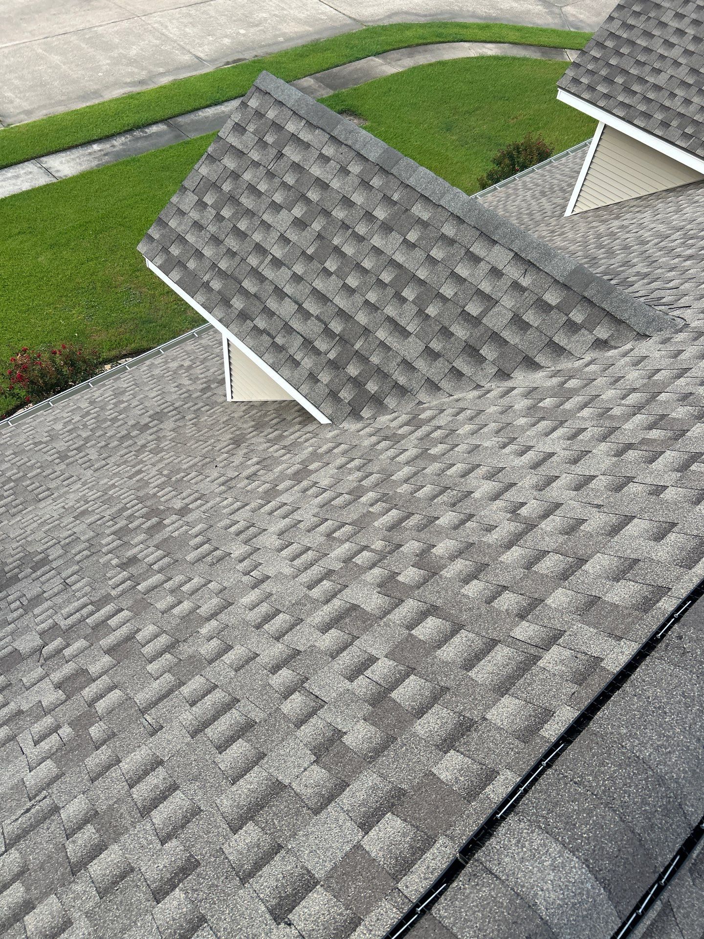 GAF HDZ - Weathered Wood by Elite Roofing LLC
