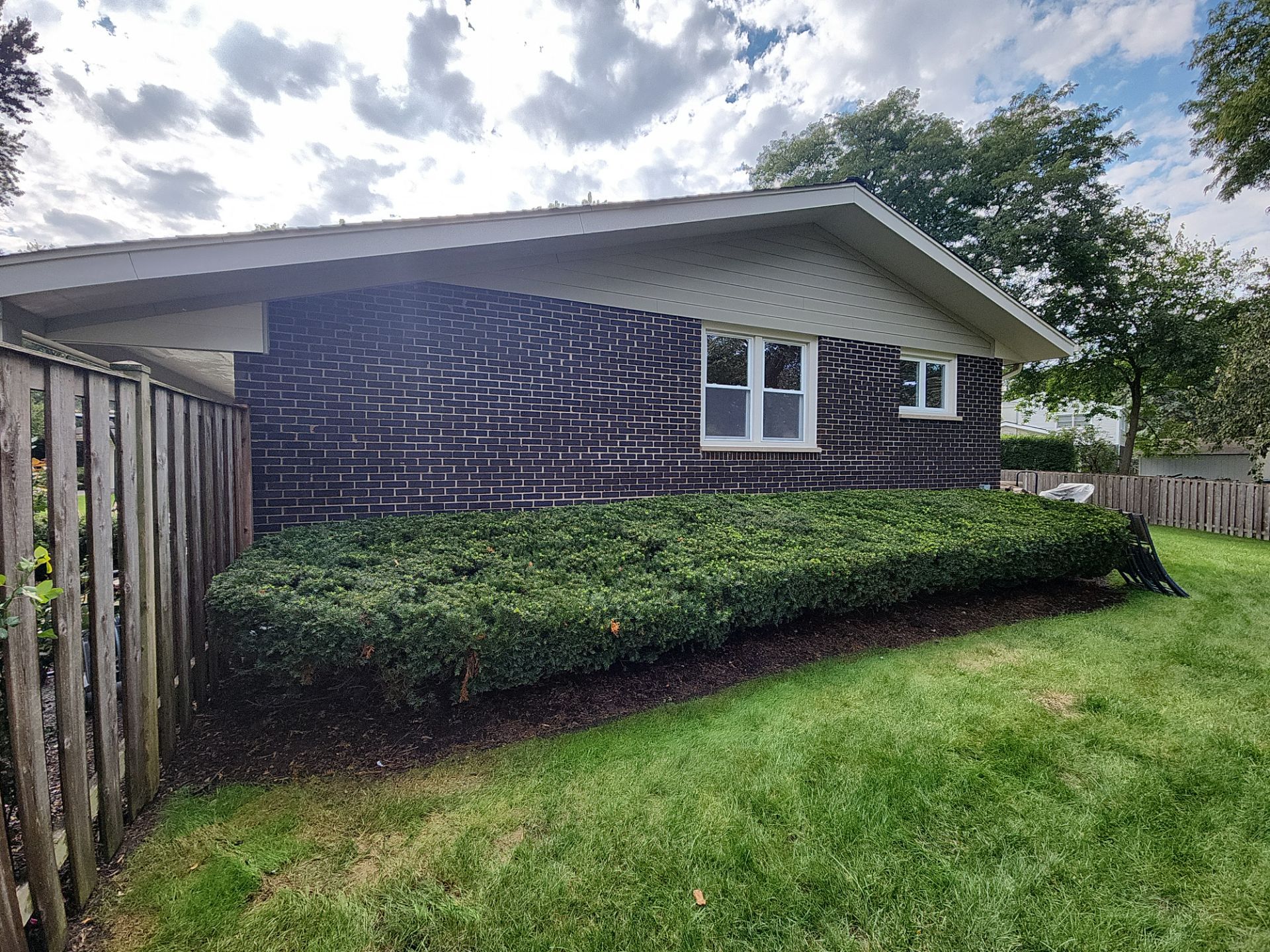 Exterior House Washing, Window Cleaning & Hardscape Maintenance by Northern Power Washing LLC.