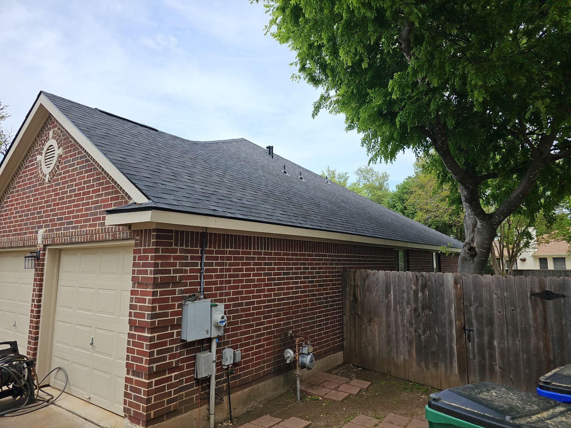 Residential Roof Installation Owens Corning Oakridge Onyx Black by DeZign Roofing & Exteriors