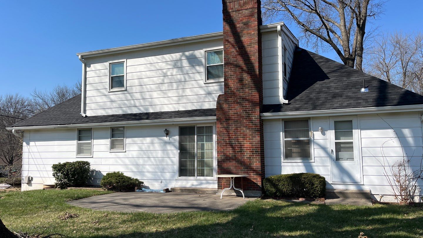 Siding Installation using White Market Square by EEC Windows, Siding & Roofing