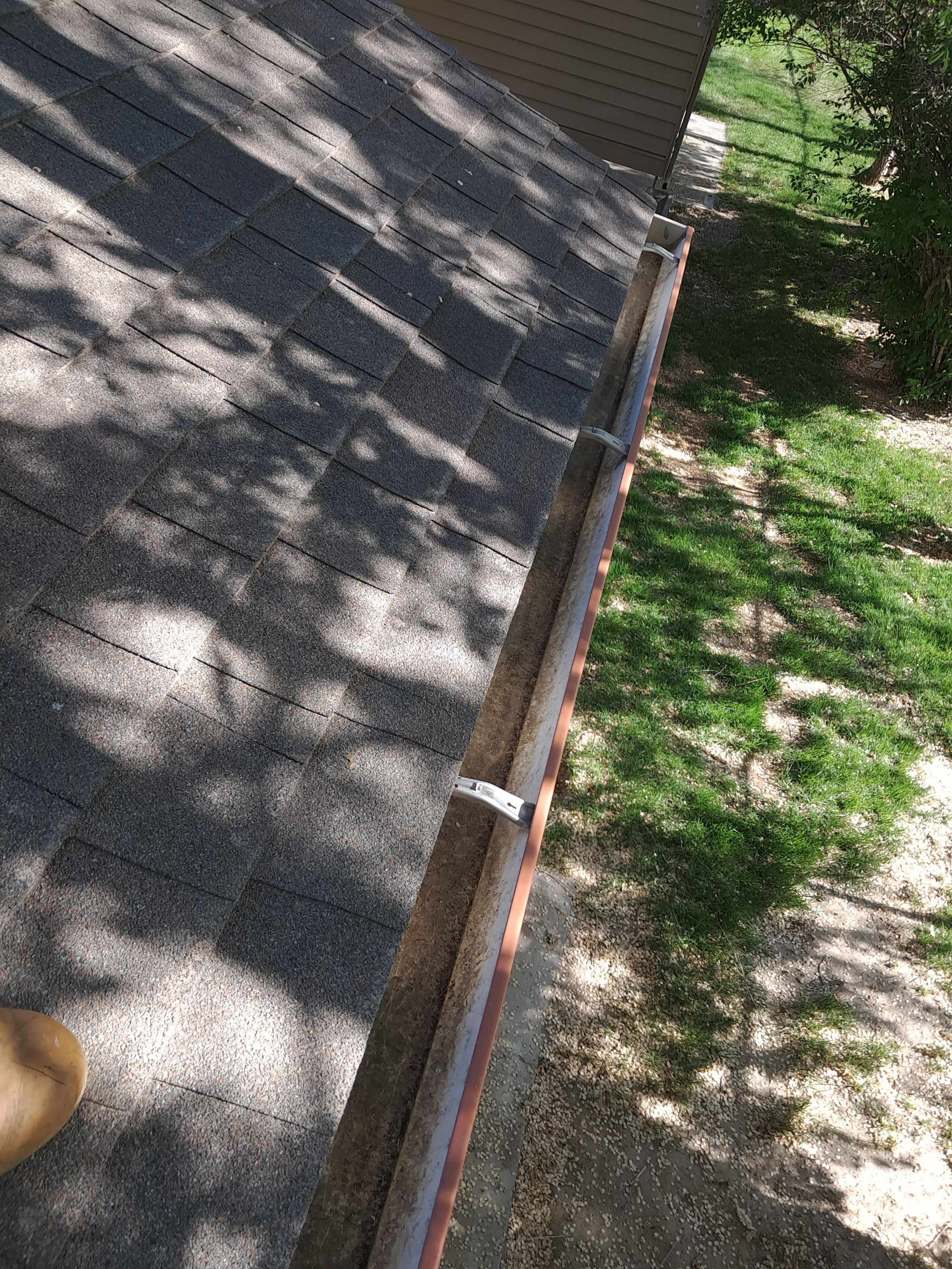 Commercial gutter cleaning Idaho after photo with clean gutters