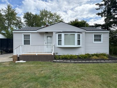 Siding Replacement using Alside D5" Platinum Grey