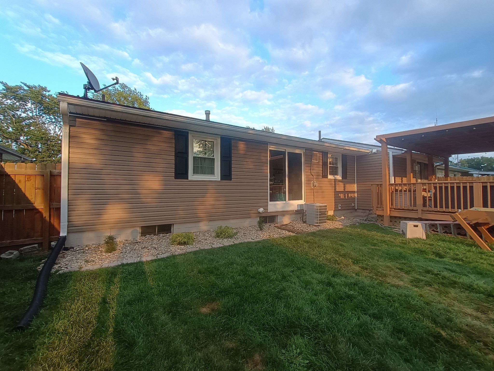 Siding Installation using Mastic Ovation Rugged Canyon D4.5DL by Nitro Roofing and Construction