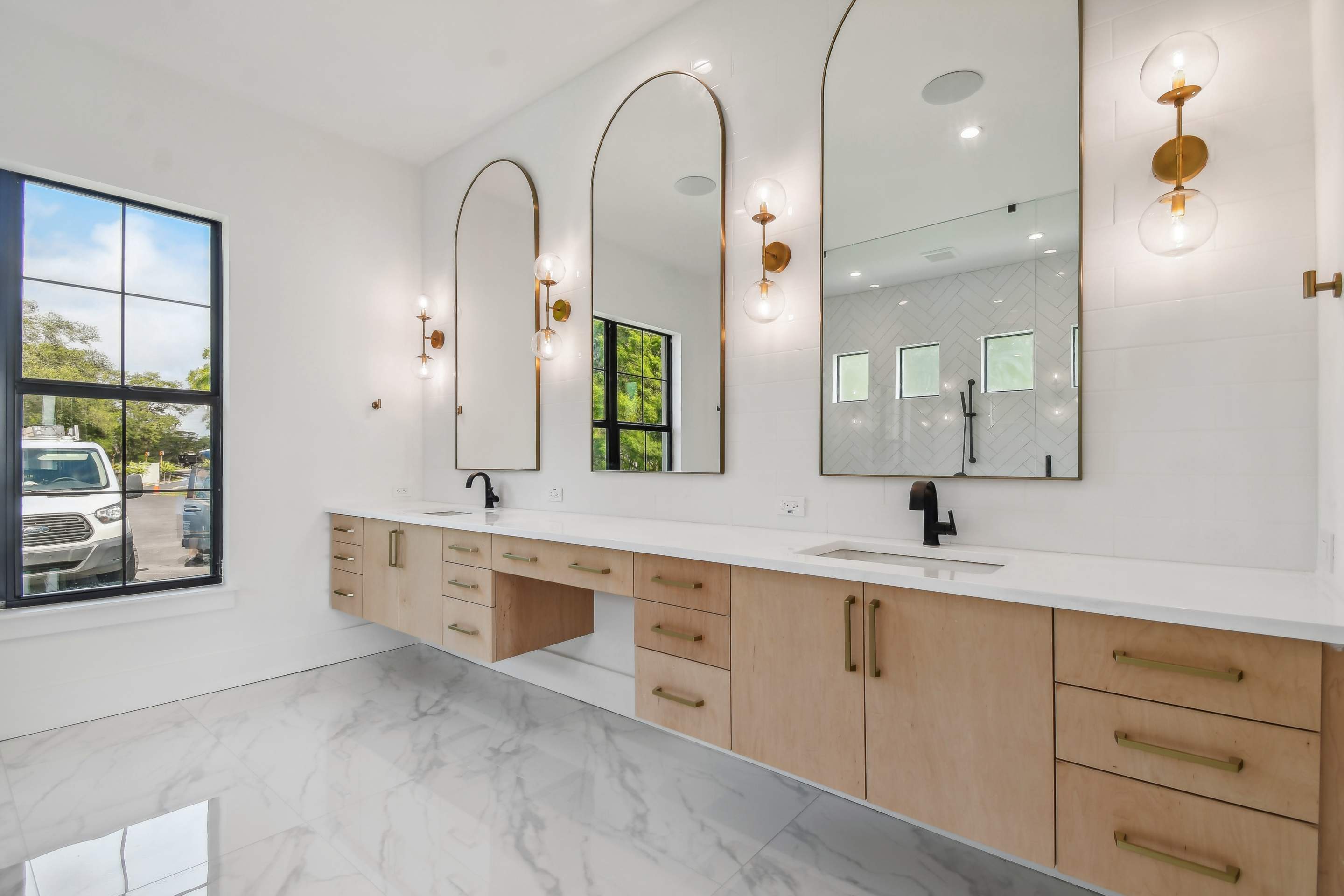 Custom Kingston by Lyons Heritage Tampa, LLC