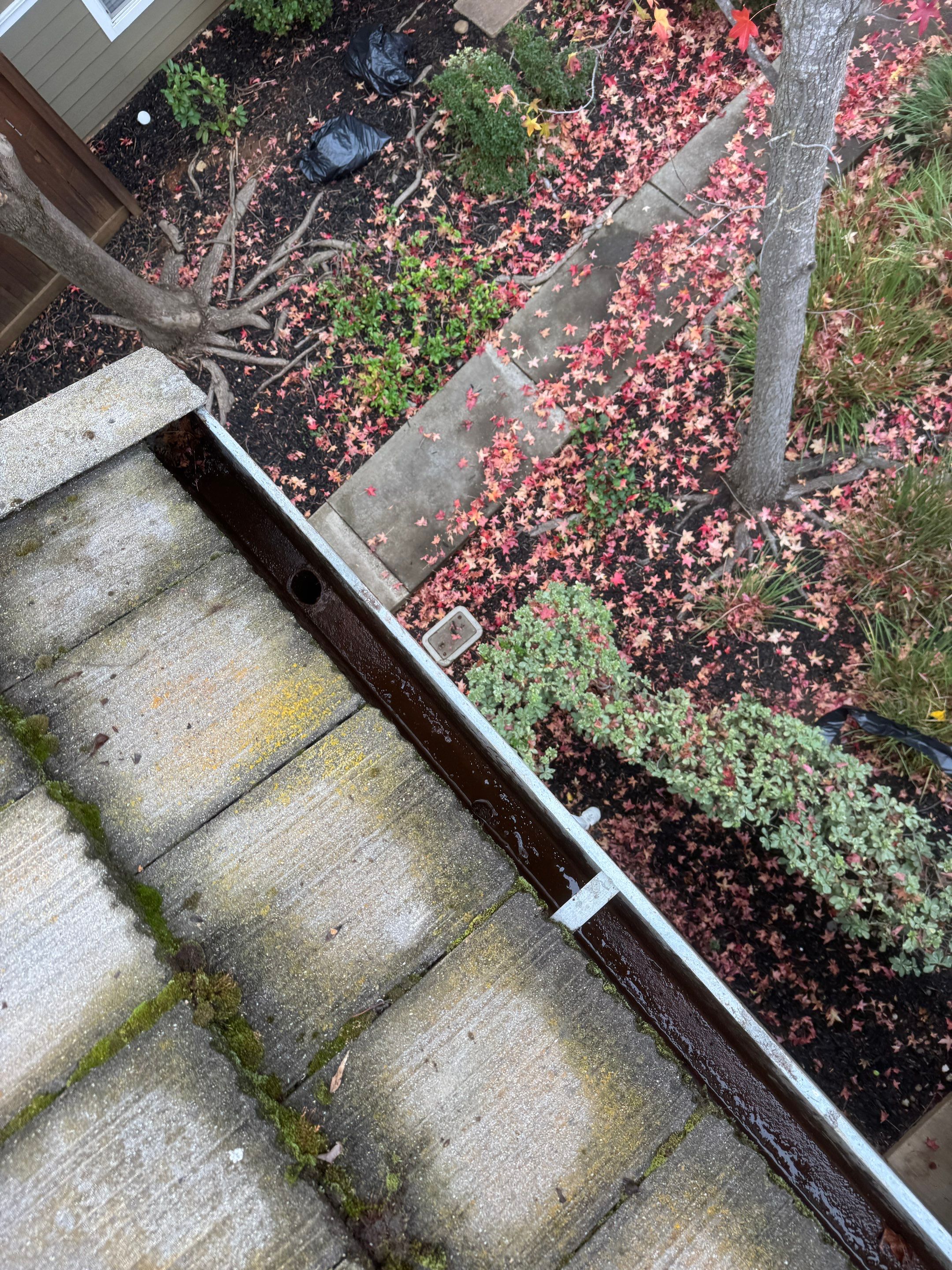 Commercial gutter cleaning Folsom & El Dorado Hills, CA after photo with clean gutters