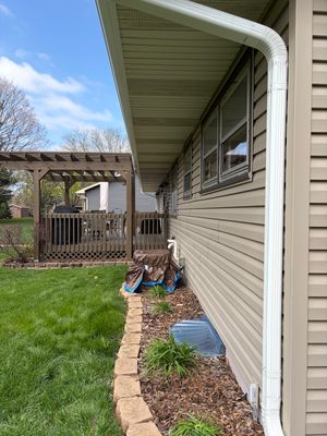 seamless aluminum gutter install in McHenry, IL (After)