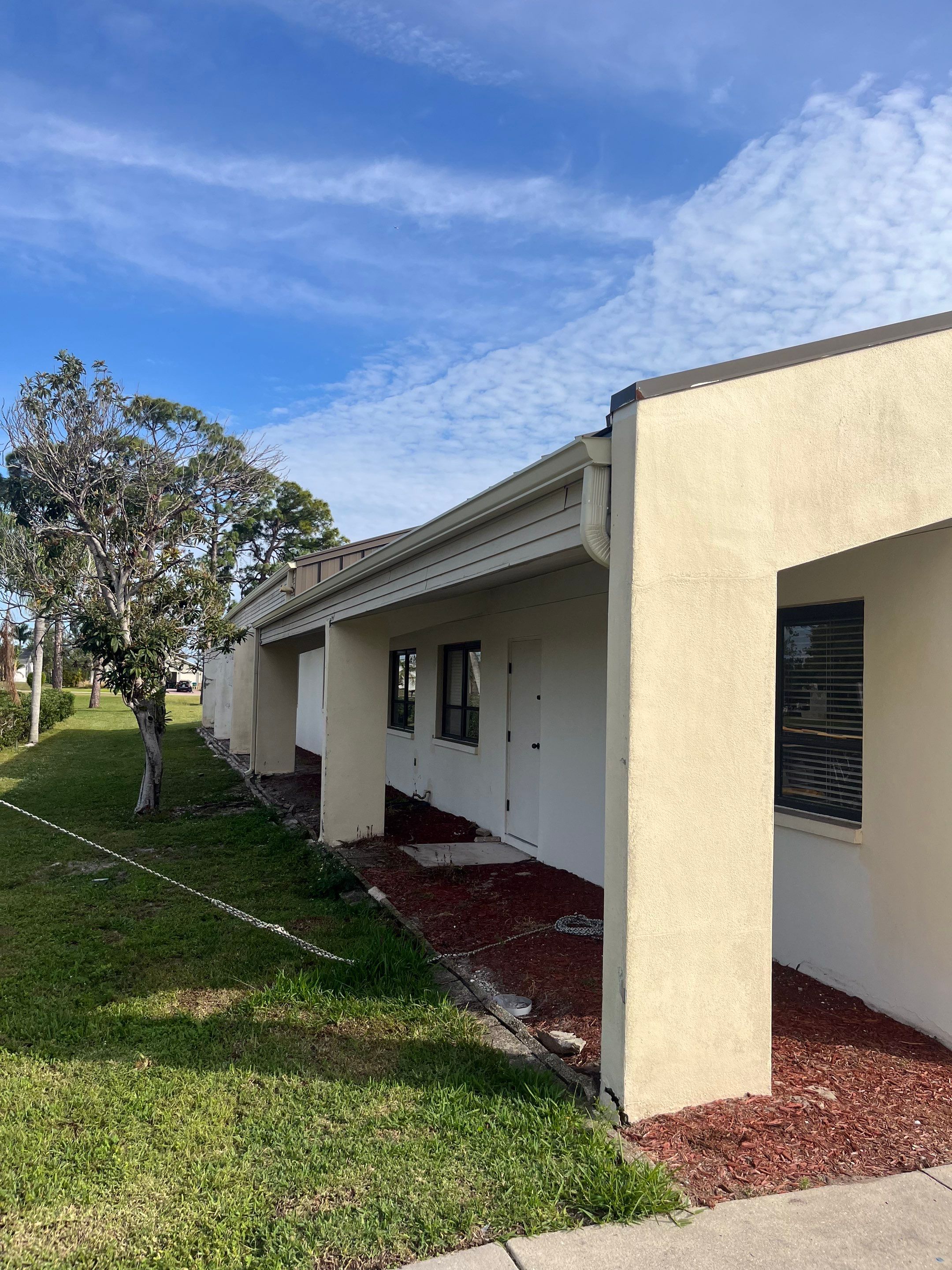 Cameo Gutters using Aluminum Seamless Gutters in Cape Coral FL by Gutter Professors