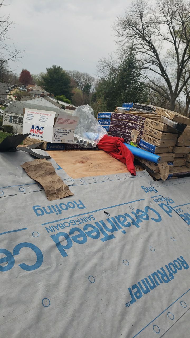 Arlington: CertainTeed Landmark Pro Designer Shingles in Max Def Georgetown Gray by RM Banning, Inc.