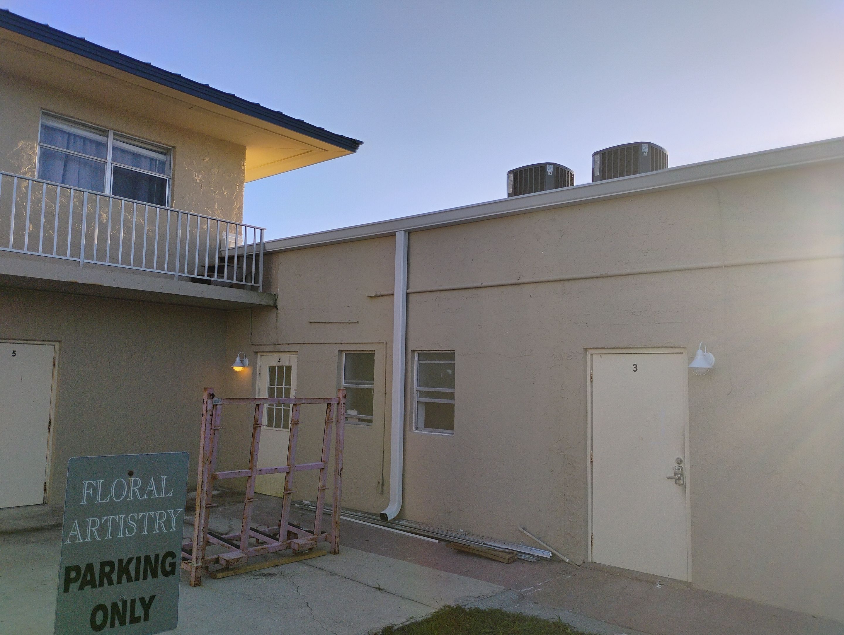 7-Inch Smooth Box Seamless Gutters using White Seamless Gutters in Sanibel FL by Gutter Professors