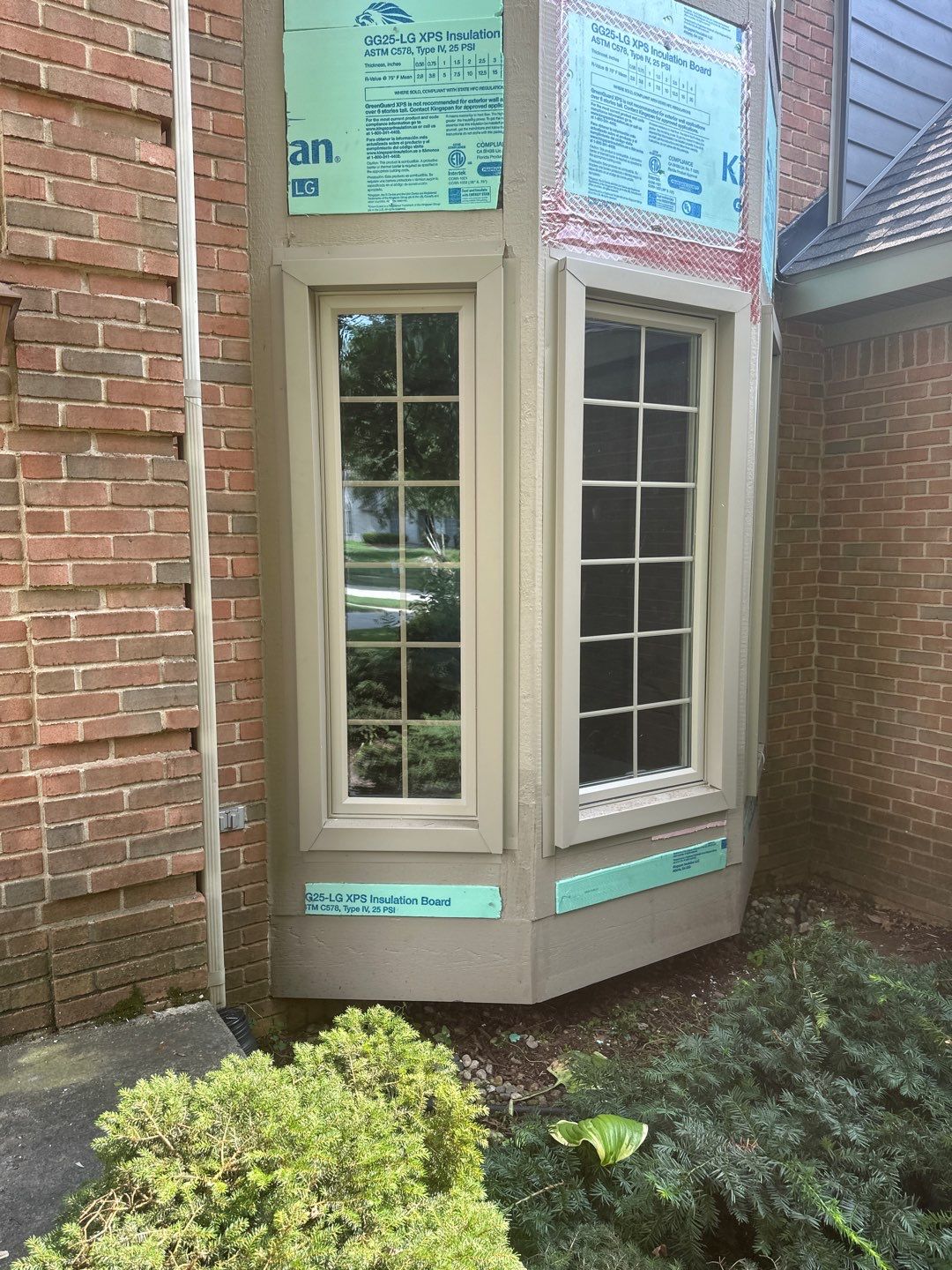 Roof Replacement using Owens Corning Peppercorn and Siding Replacement using Ascend Charcoal Smoke by 180 Contractors