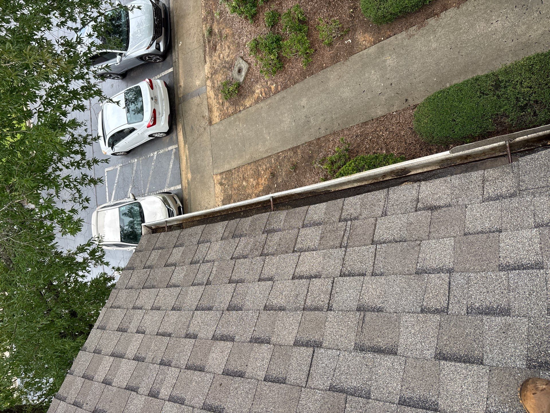Commercial gutter cleaning Georgia after photo with clean gutters.