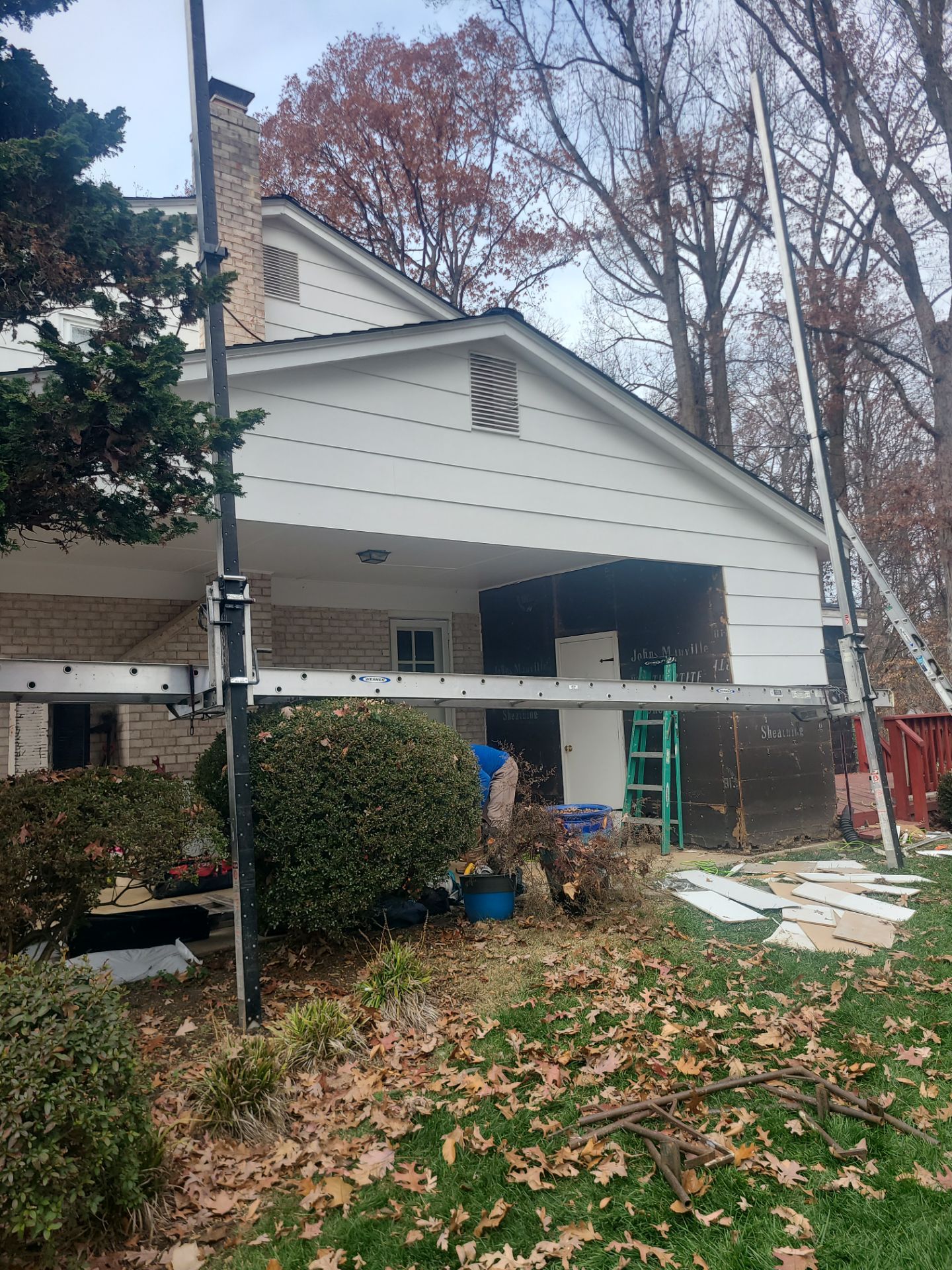 Springfield CertainTeed Charcoal Black Roof & CertainTeed Colonial White Siding by RM Banning, Inc.