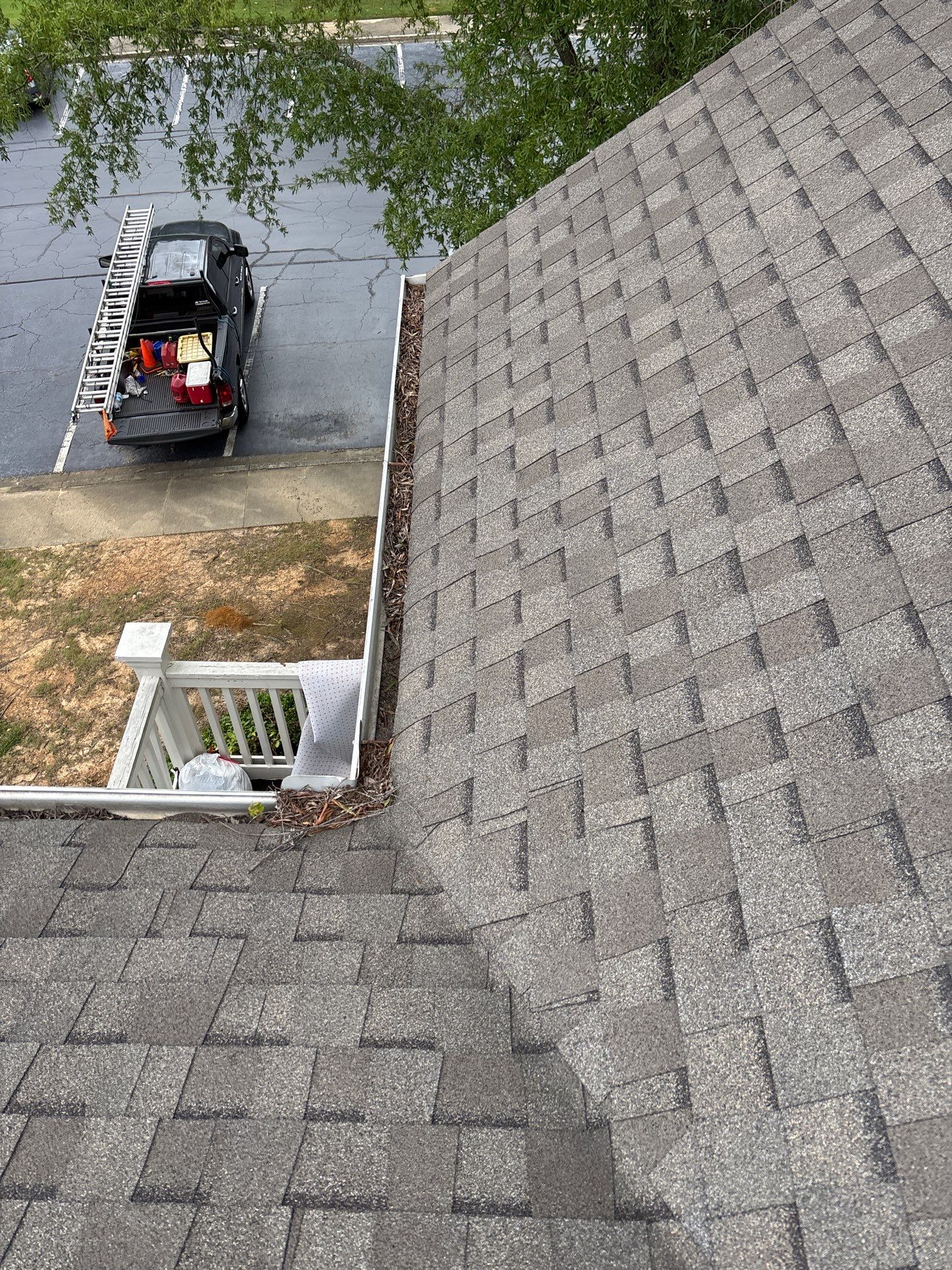 Commercial gutter cleaning Georgia before photo with filled gutters.