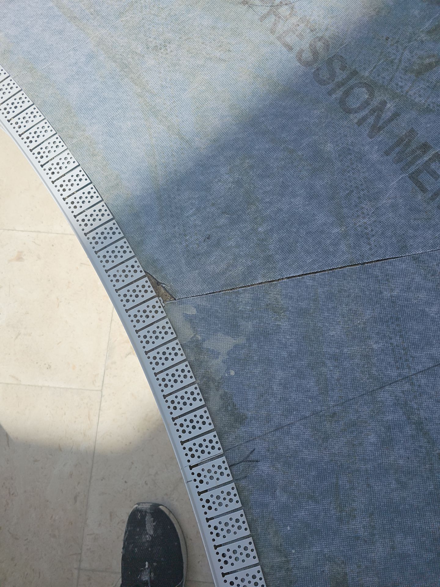 Microtopping over Furniture by Seamless Surfaces