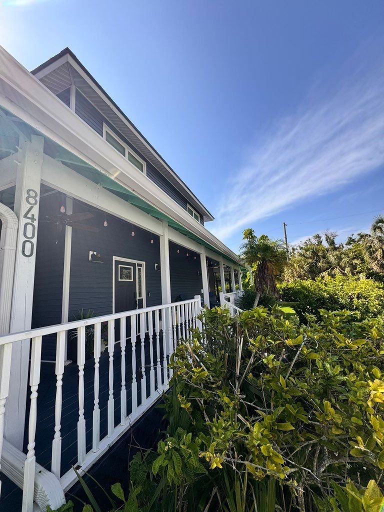 6-inch Seamless Gutters in Englewood FL by Gutter Professors