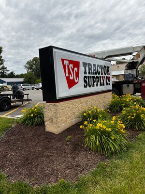 Tractor Supply Co. Exterior Monument Sign Installation in Mishawaka